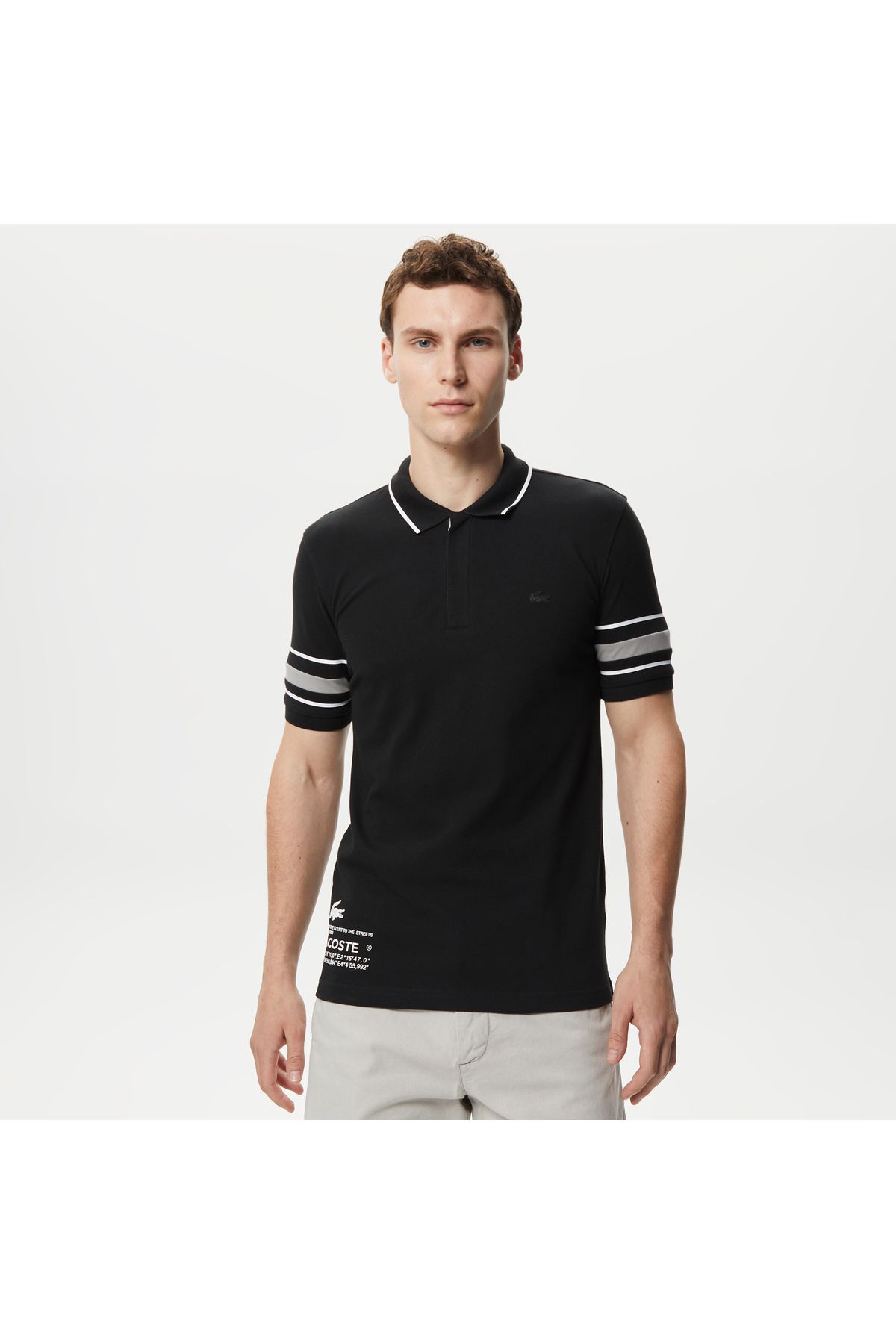 تی شرت یقه پولو زرد مردانه فعال باریک و سیاه چاپی چوگان Lacoste