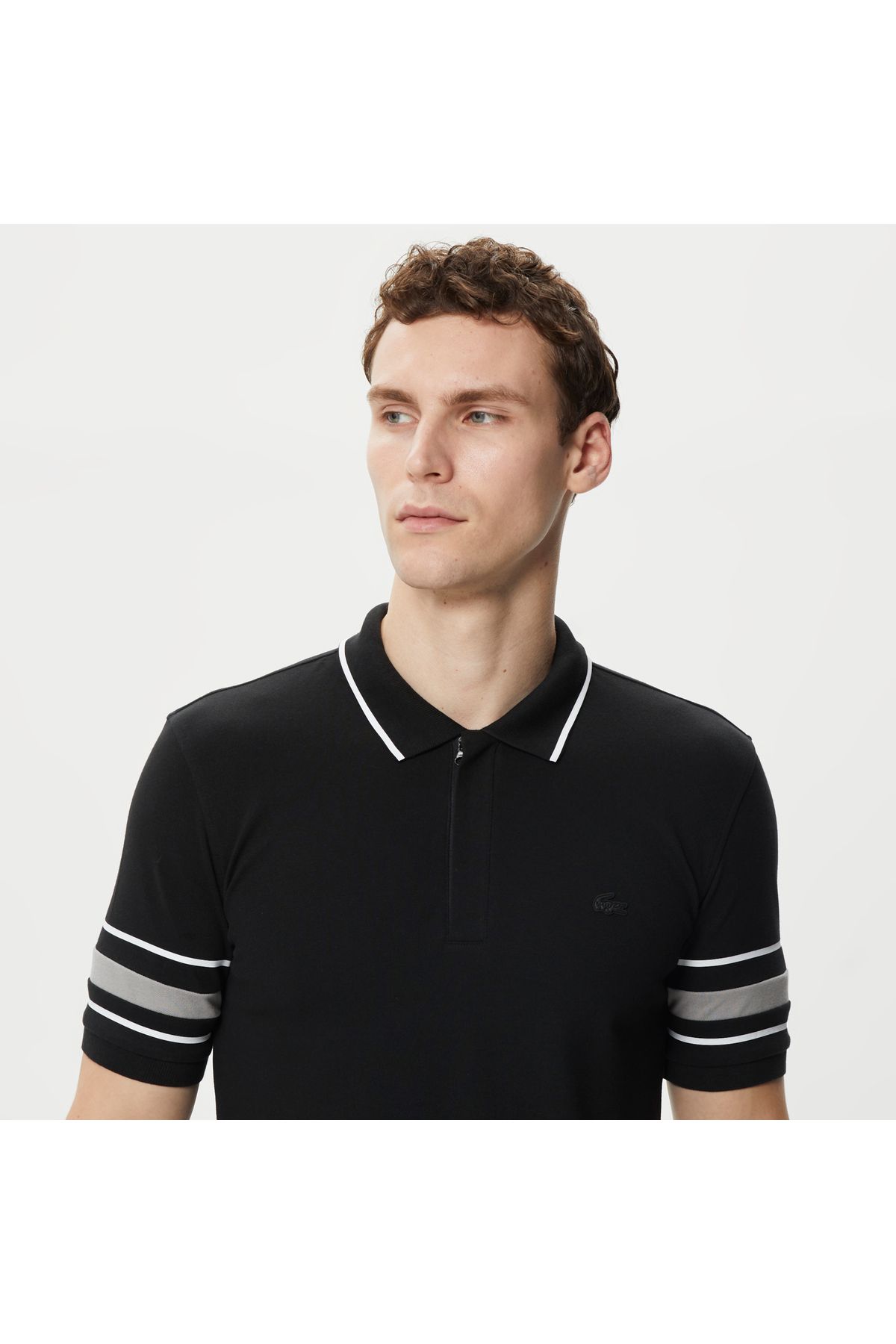 تی شرت یقه پولو زرد مردانه فعال باریک و سیاه چاپی چوگان Lacoste