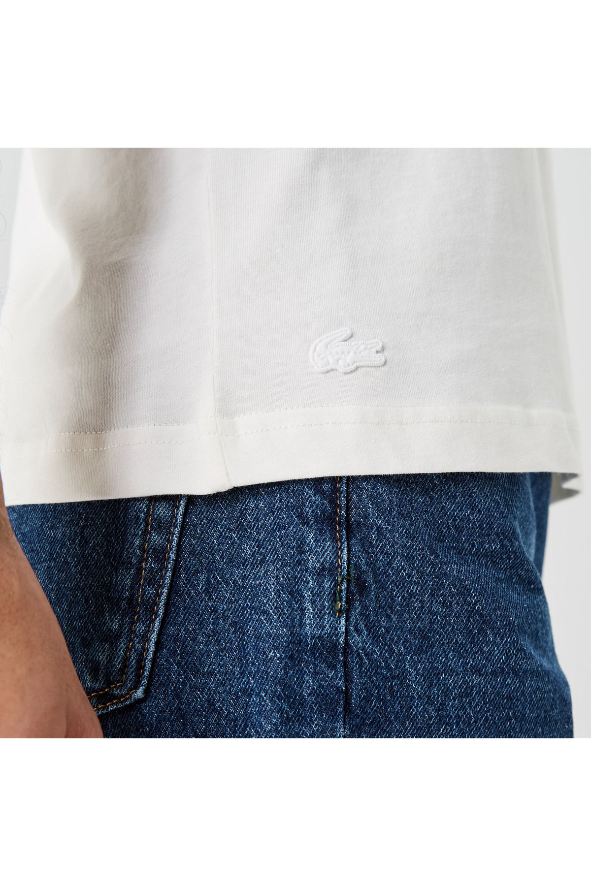 تی شرت سفید مردانه یقه دوچرخه باریک طرح دار Lacoste