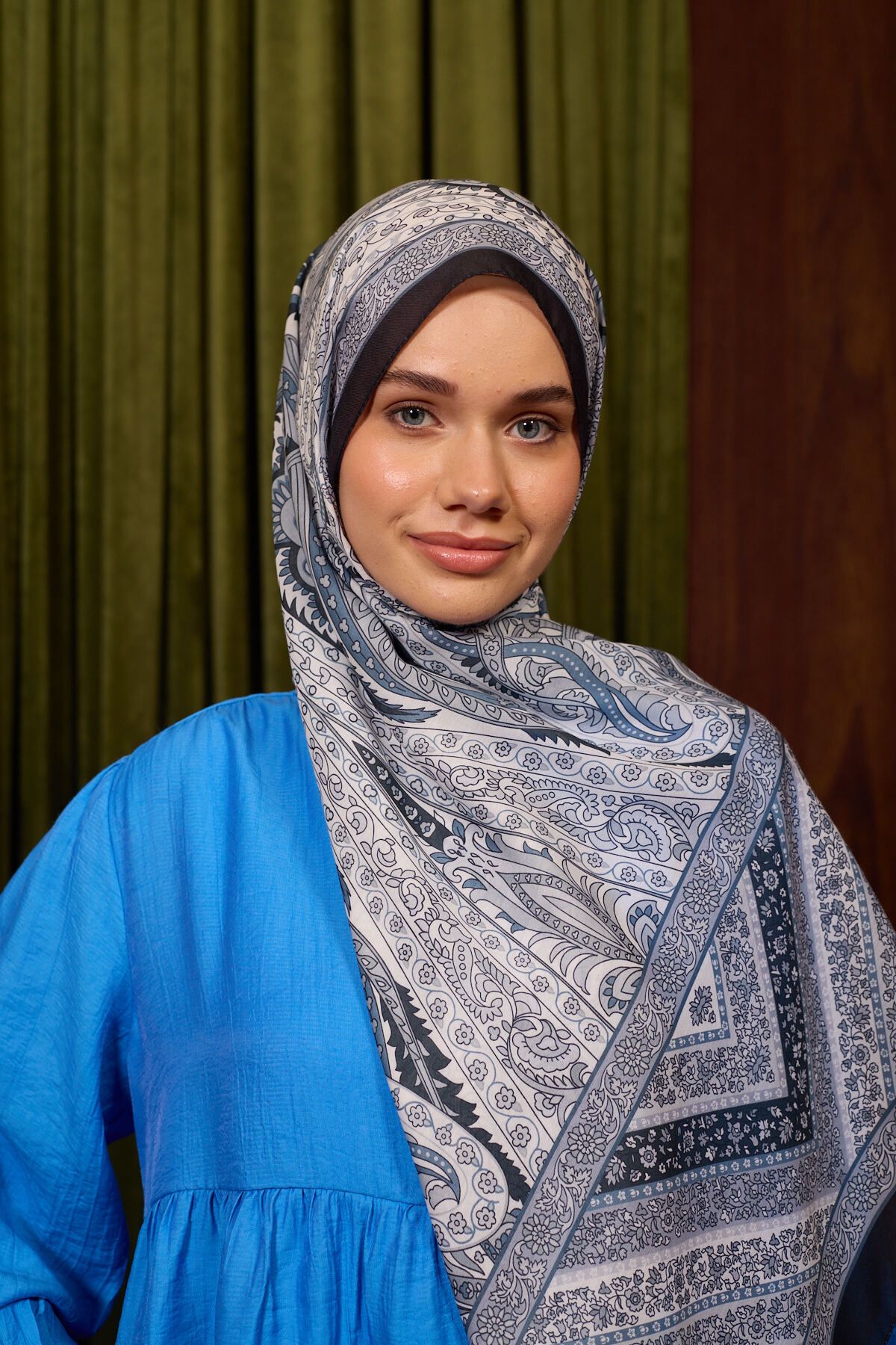 shigo-Ipekhan Series - Soft Shawl, Dark Grey Black Models 4