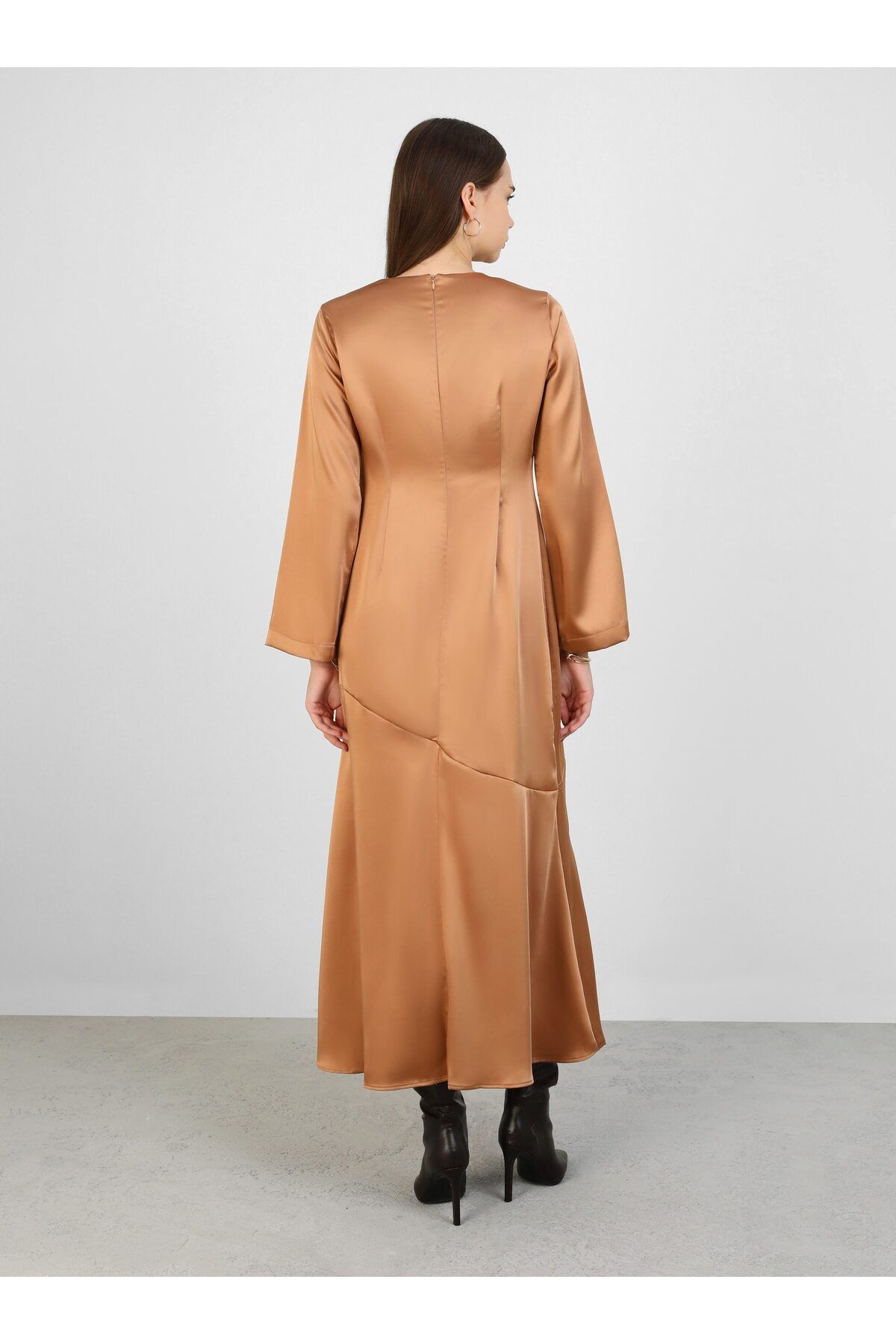 Refka-Rochie Hijab din Satin - Croiala Asimetrica, Culoare Camel, Model Refka 3