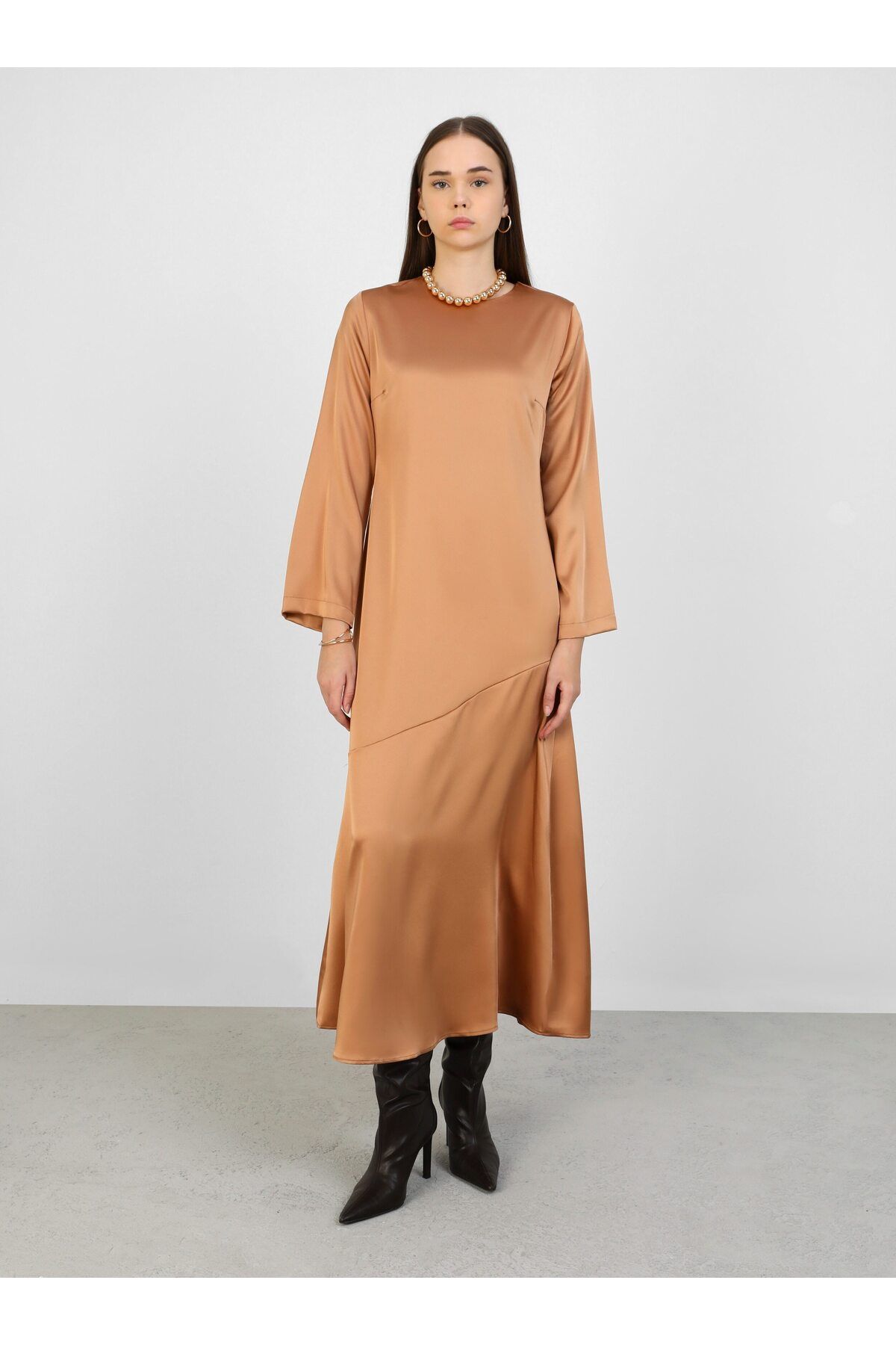 Refka-Rochie Hijab din Satin - Croiala Asimetrica, Culoare Camel, Model Refka 1