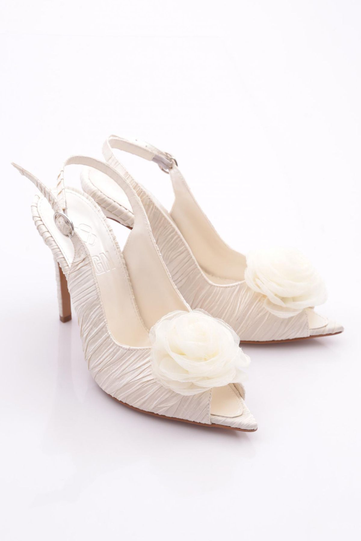 DGN-0998 Model Women's Rose Detailed Arched Heel Shoes 2