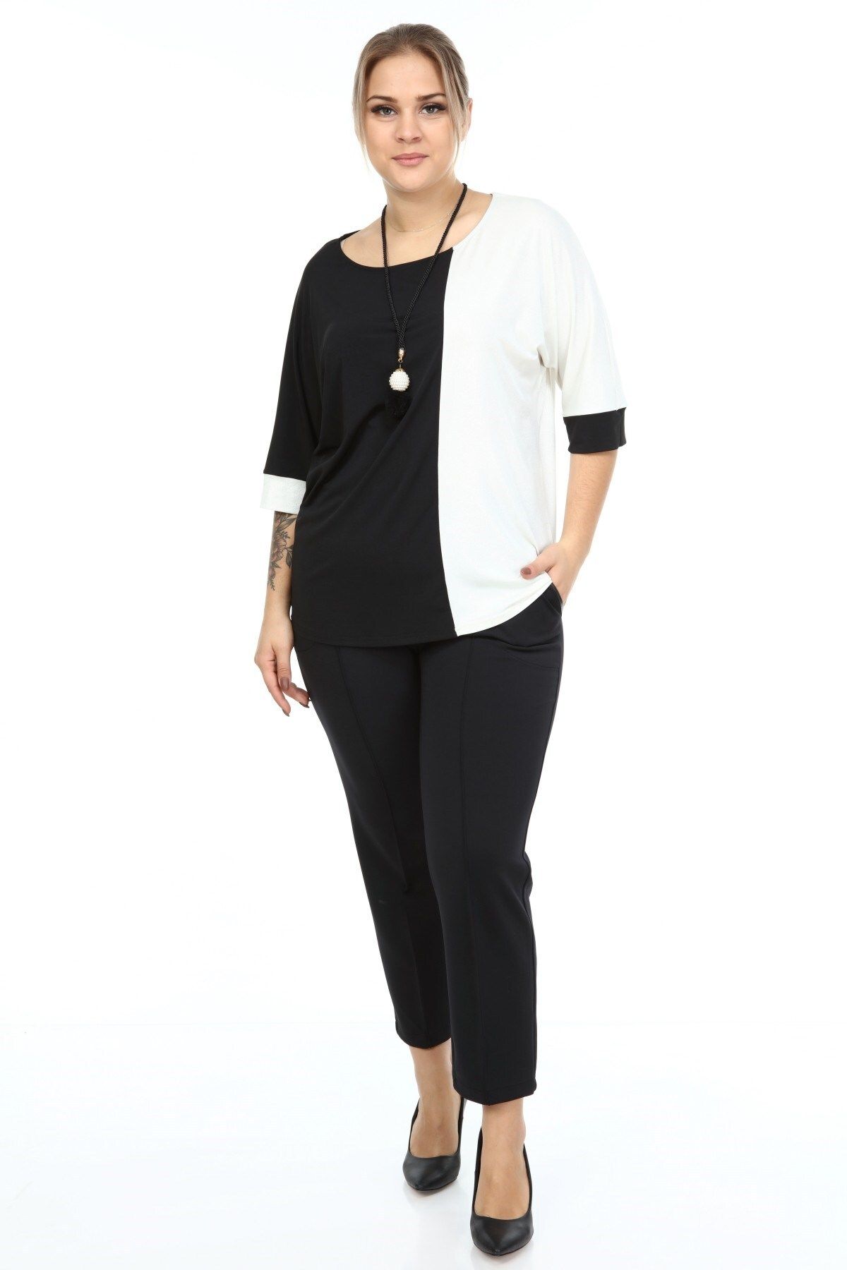 Zer Otantik-Bluză Plus Size cu pandantiv în două culori negru-ecru 4