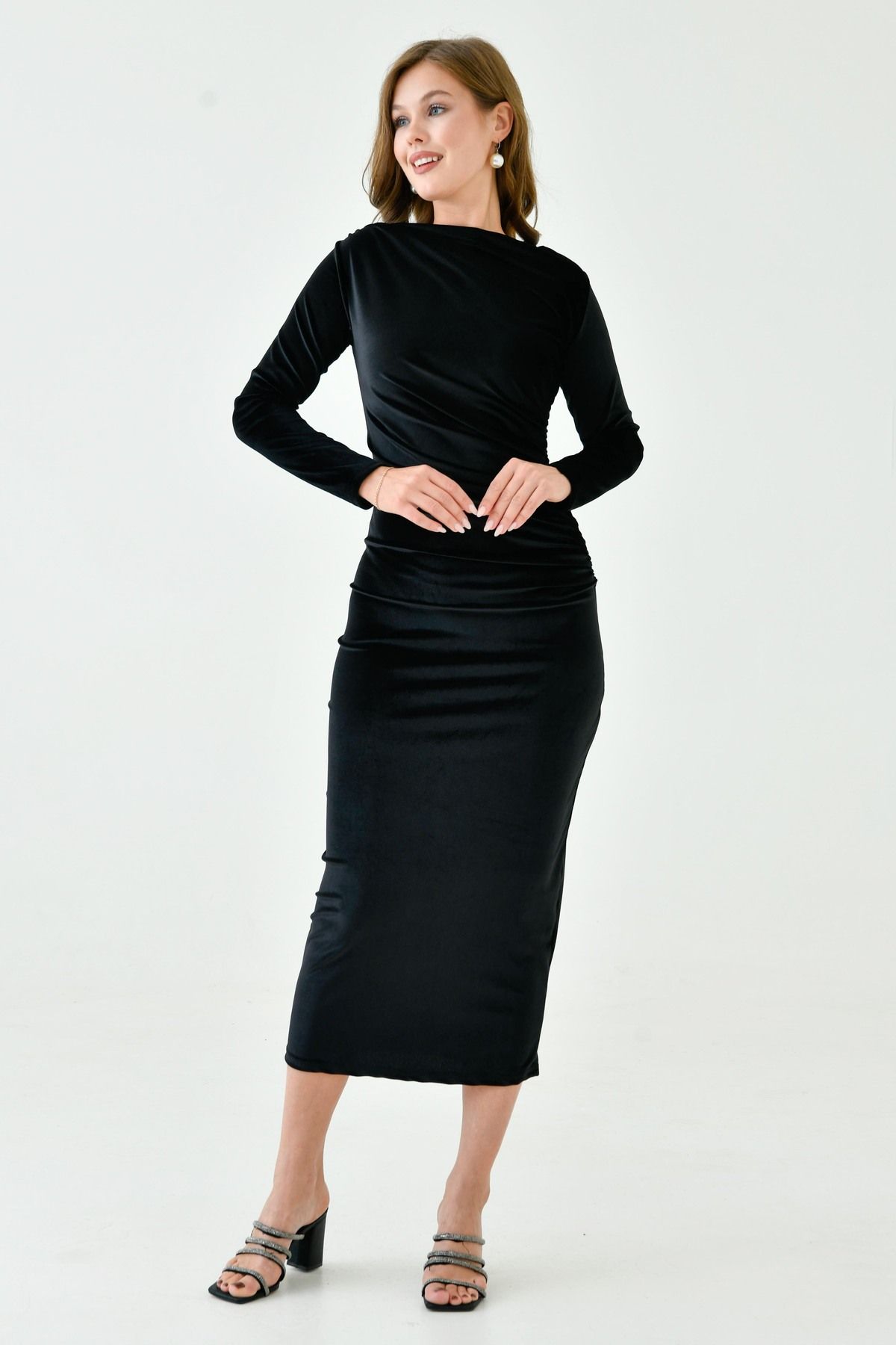 lovebox-Abendkleid in Schwarz mit weitem Kragen, Bleistiftschnitt, Midi-Länge, langen Ärmeln, flexiblem Samtstoff, 3660 6