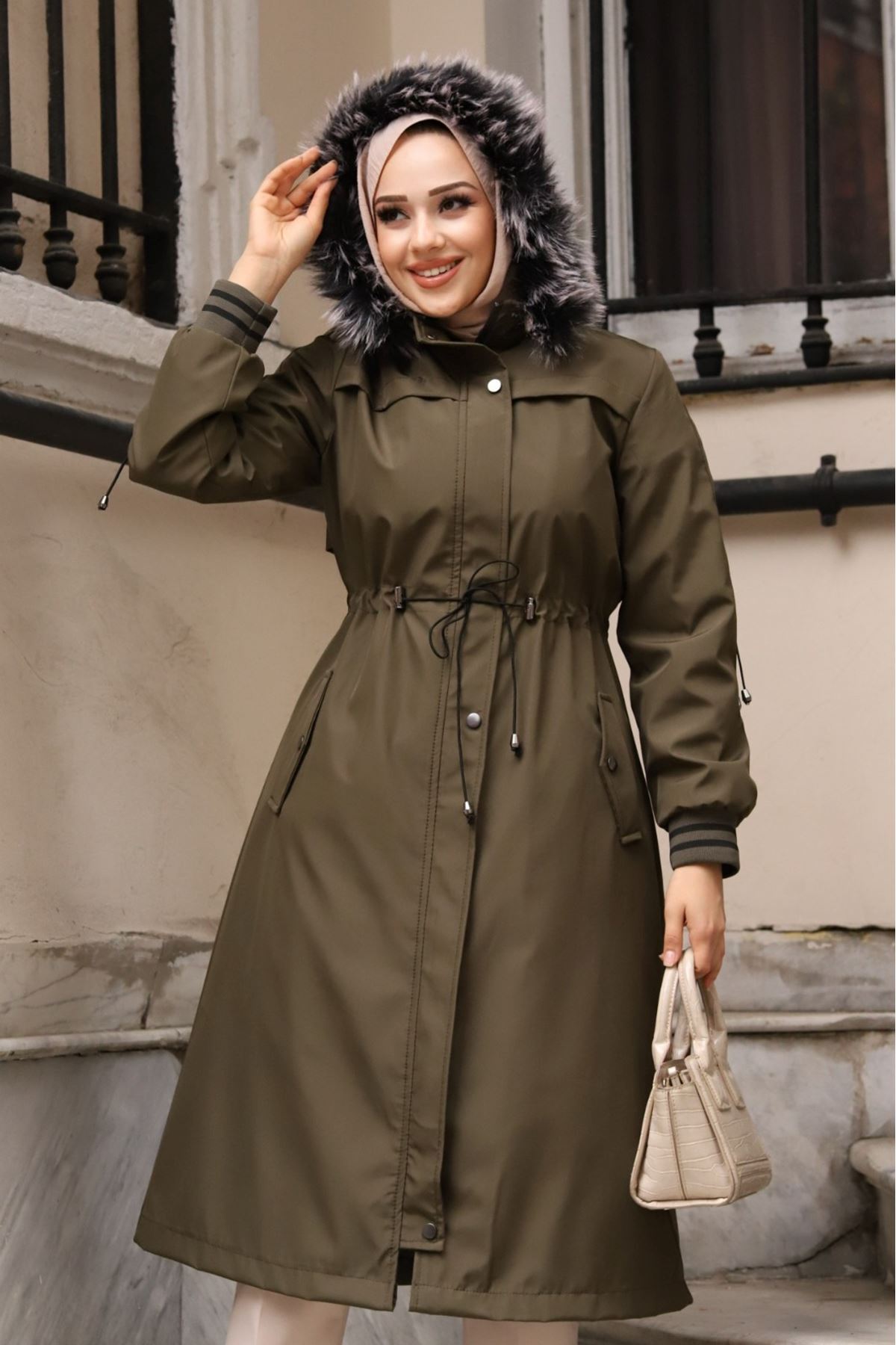 ALNİSS COLLECTİON  Kolu Ribanalı İçi Kürklü Çıkarılabilir Kapüşonlu Su Geçirmez Kadın Mont - Görsel 4