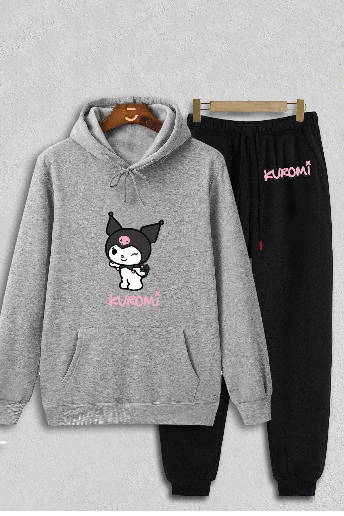 kuromi ön üst alt baskılı gri kapşonlu sweatshirt ve siyah eşofman altı oversize