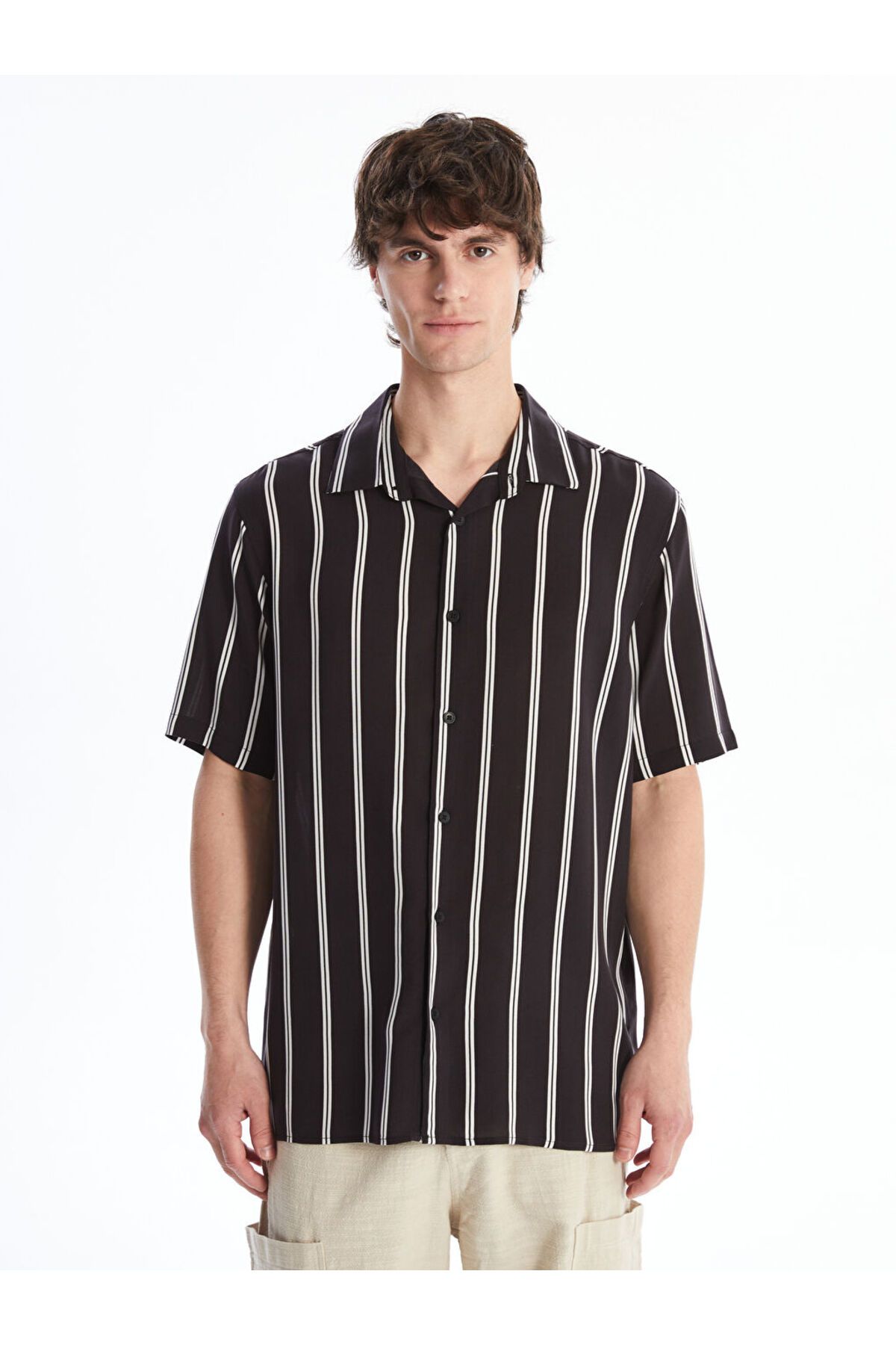 LC Waikiki Yeni Sezon Regular Fit Kisa Kollu Cizgili Poplin Erkek Gomlek - S4NT14Z8