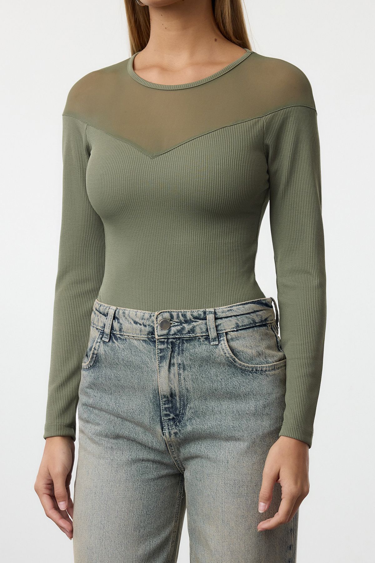 Trendyol Collection-Elastyczne, sznurowane body w kolorze khaki - detal z tiulu z zapięciami na napy, kołnierz w kształcie serca Twoaw24Bd00019 3