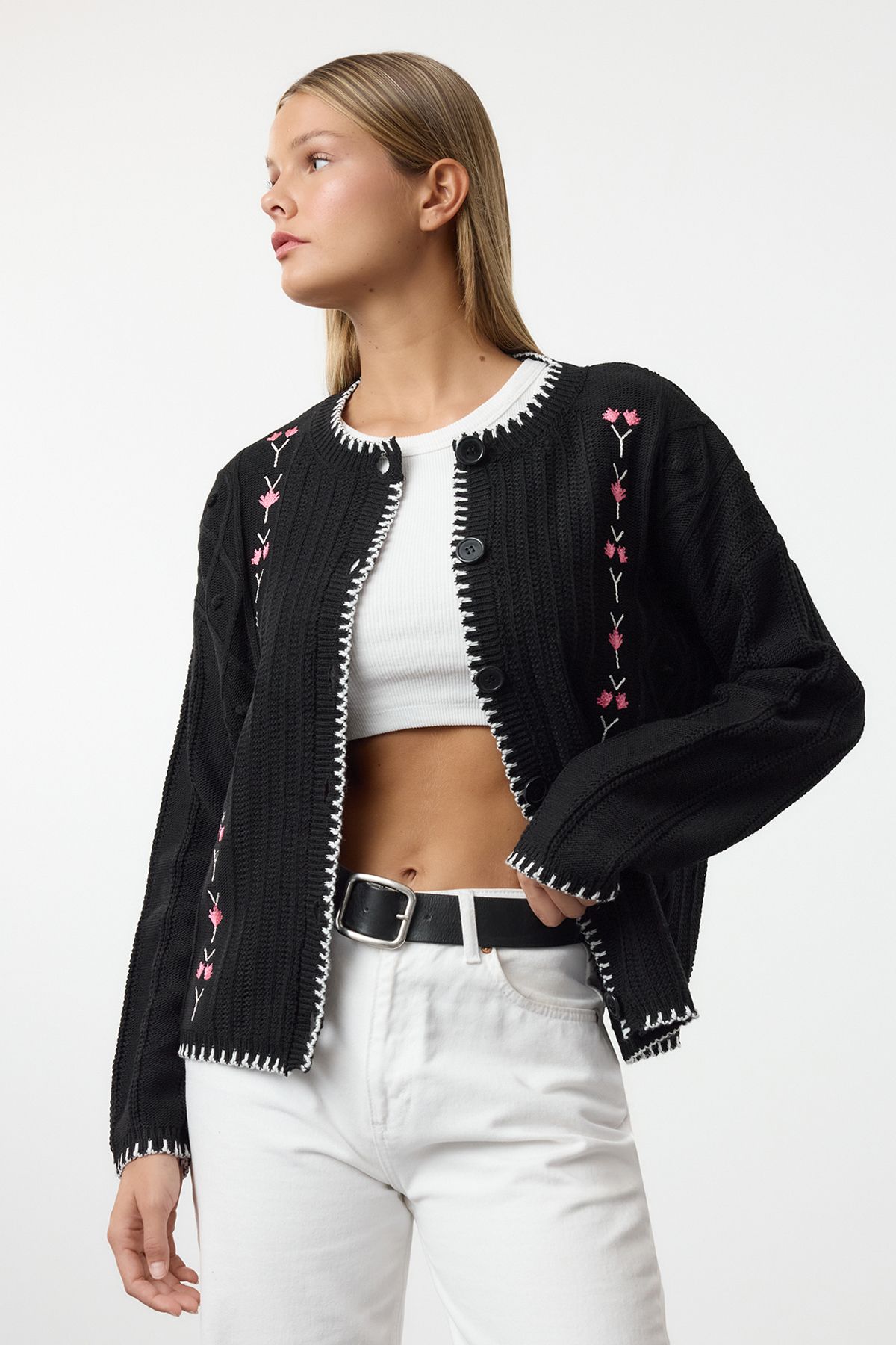 Trendyol Collection Kardigan Dzianinowy - Czarny Z Haftowanym Detalem, Twoaw25hi00026 Kobieta - S