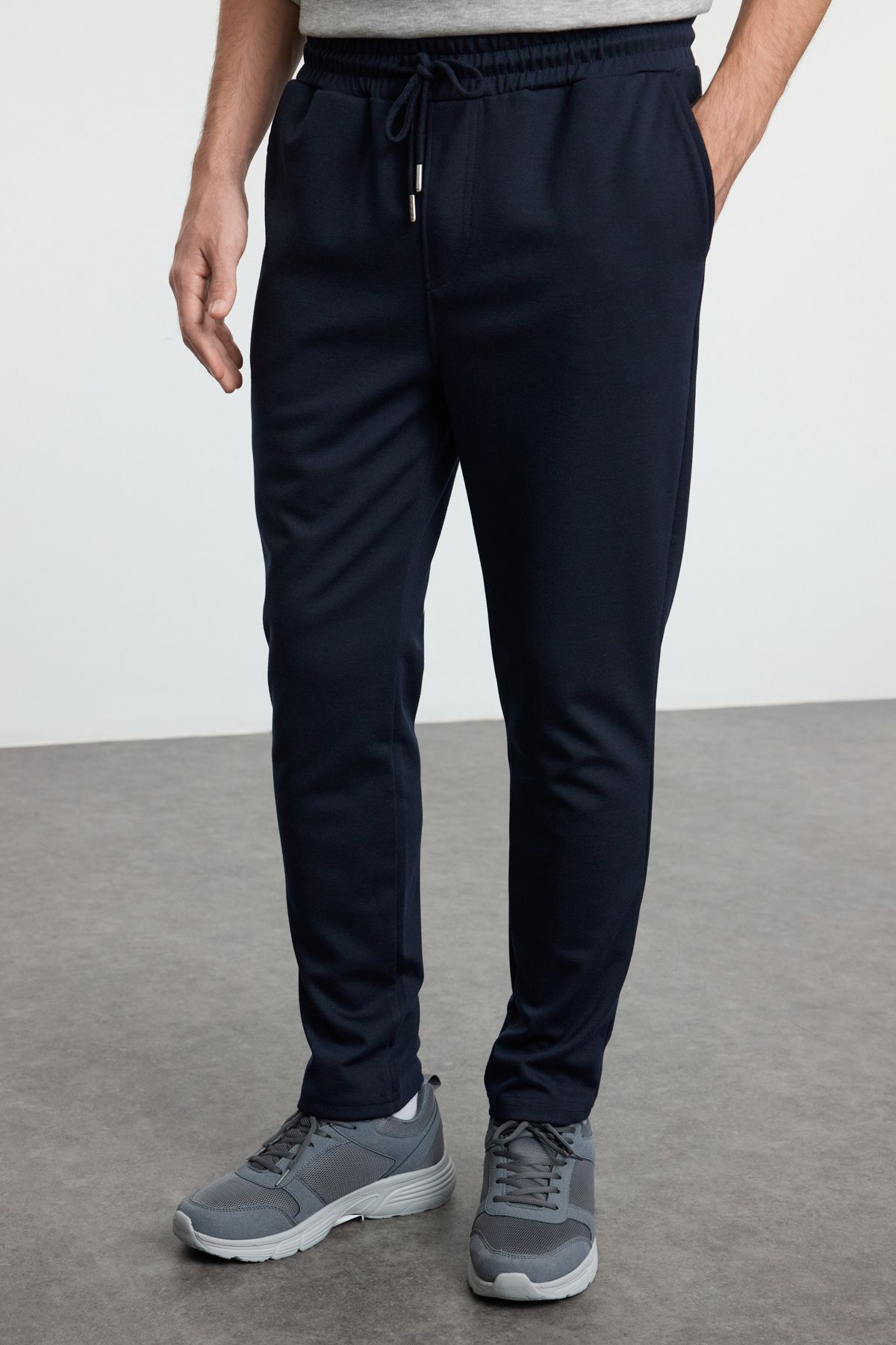 Trendyol Collection-Pantaloni de jogger cu textura albastru bleumarin deschis - Talie cu șireturi TMNSS24PL00027 5