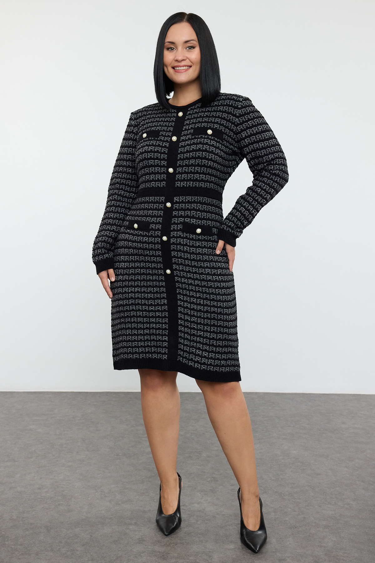 Trendyol Curve Sukienka dzianinowa - czarna, wzorzysta i zapinana na guziki T...