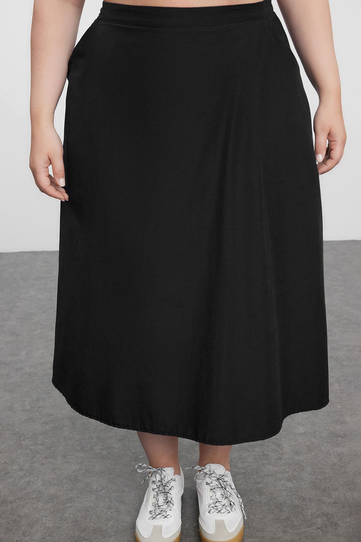 Trendyol Curve-Black Maxi Zippered Woven Large Size Skirt with Elastic Back Tbbaw25Az00009 4