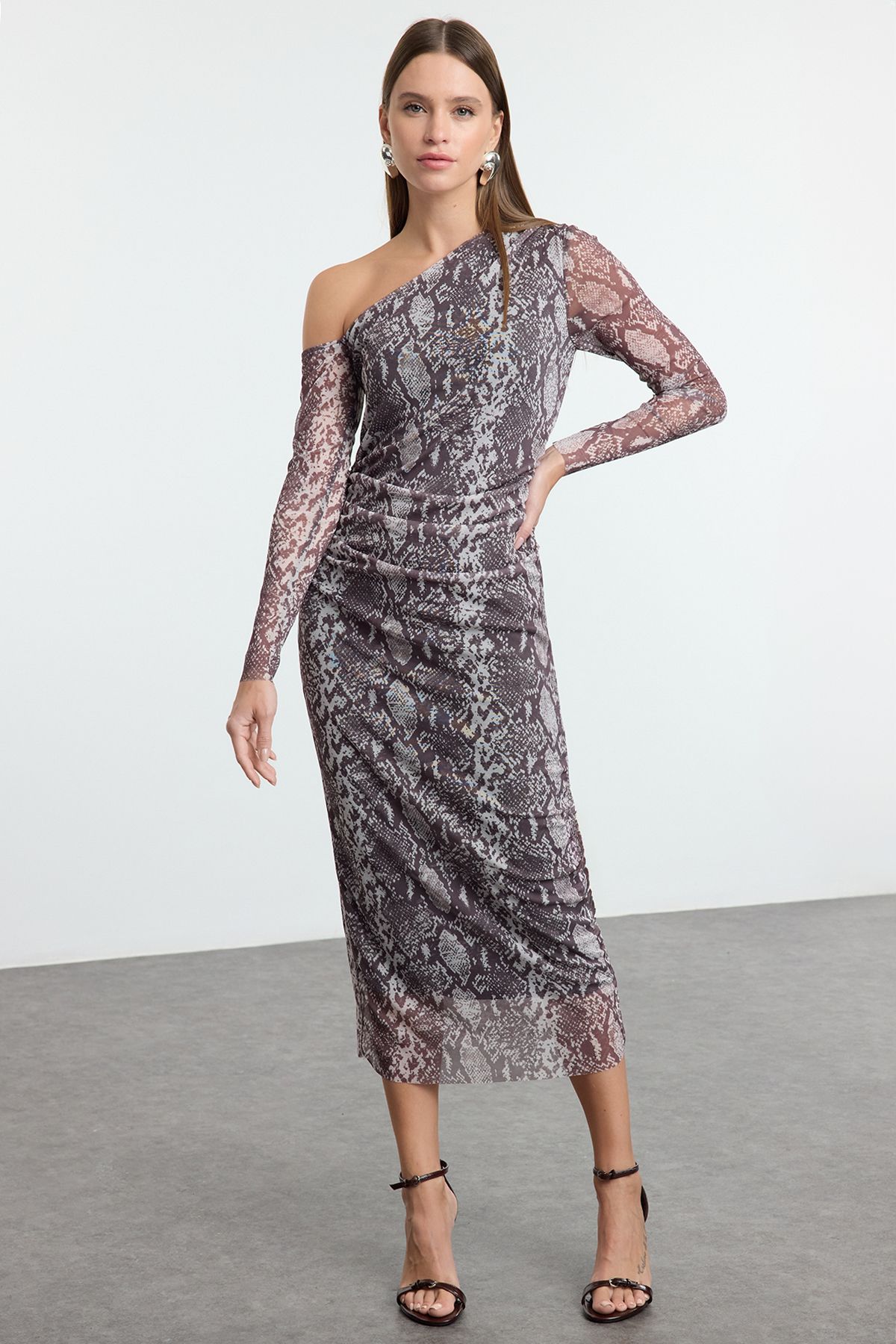 Trendyol Collection Elastyczna Dzianinowa Sukienka Maxi - Brązowy Wzór W Panterkę, Dopasowana Twoaw25el00590 Kobieta - S