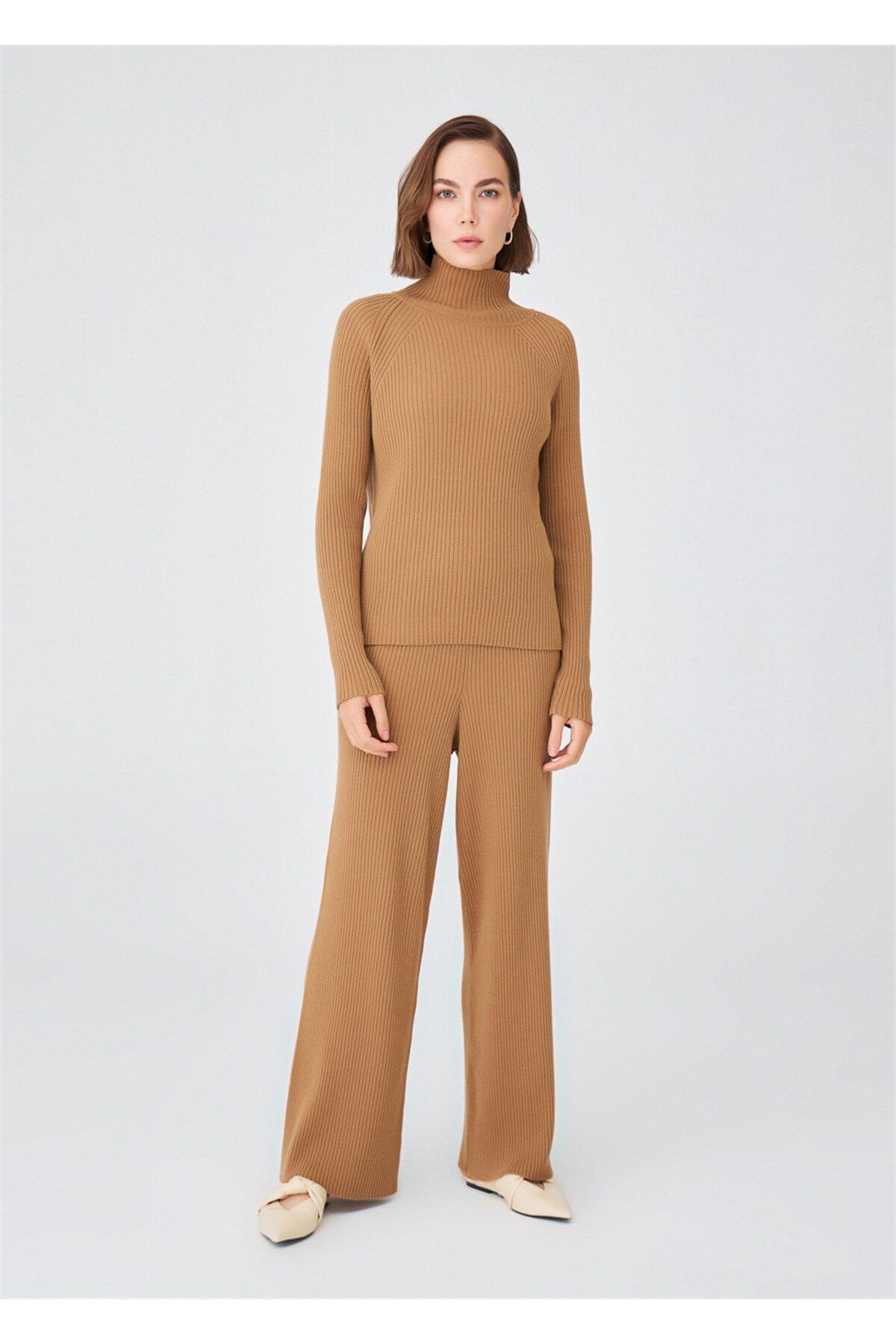 Peraluna-Turtleneck Fit Fit Women's Knitwear Sweater - Camel 1