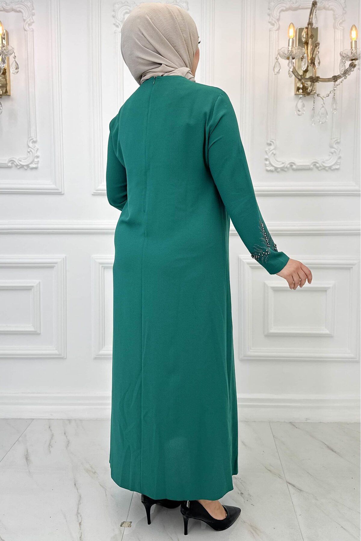 Amine Hüma-Emerald Hijab Evening Dress - Crocus Model 4