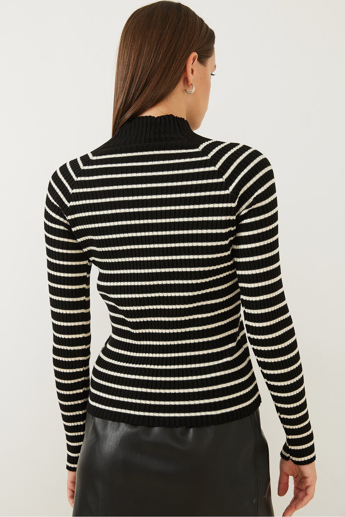 Bianco Lucci-Gestreifter Rollkragenpullover für Damen 7