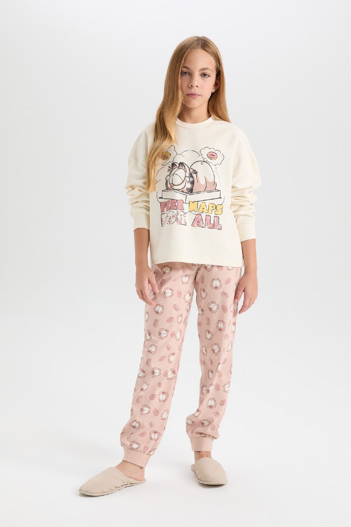 DeFacto-Girl's Garfield Print Pajamas Set - Elastic Waist, Long Bottom D6061A824Wn 1