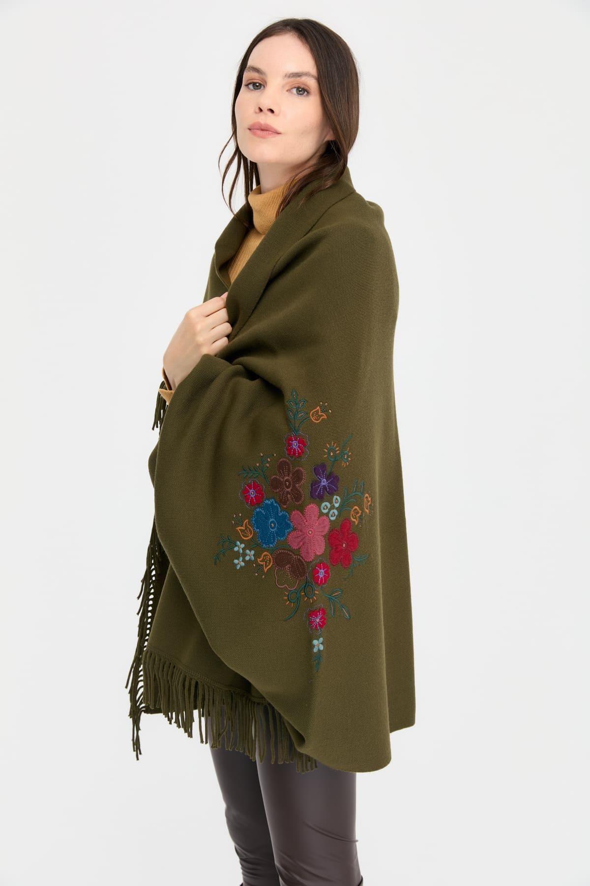 Desen Triko-Şal Kaki - Brodat Floral În mijlocul Femeii 6