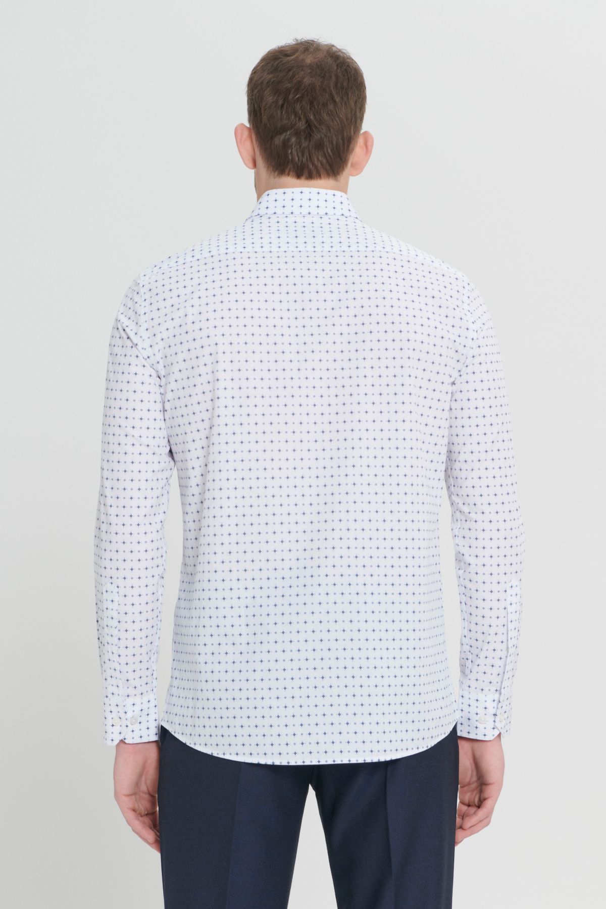 ALTINYILDIZ CLASSICS-Weiß-blaues Slim-Fit-Hemd für Herren aus 100 % Baumwolle mit verstecktem Knopfkragen und bedrucktem Hemd 6