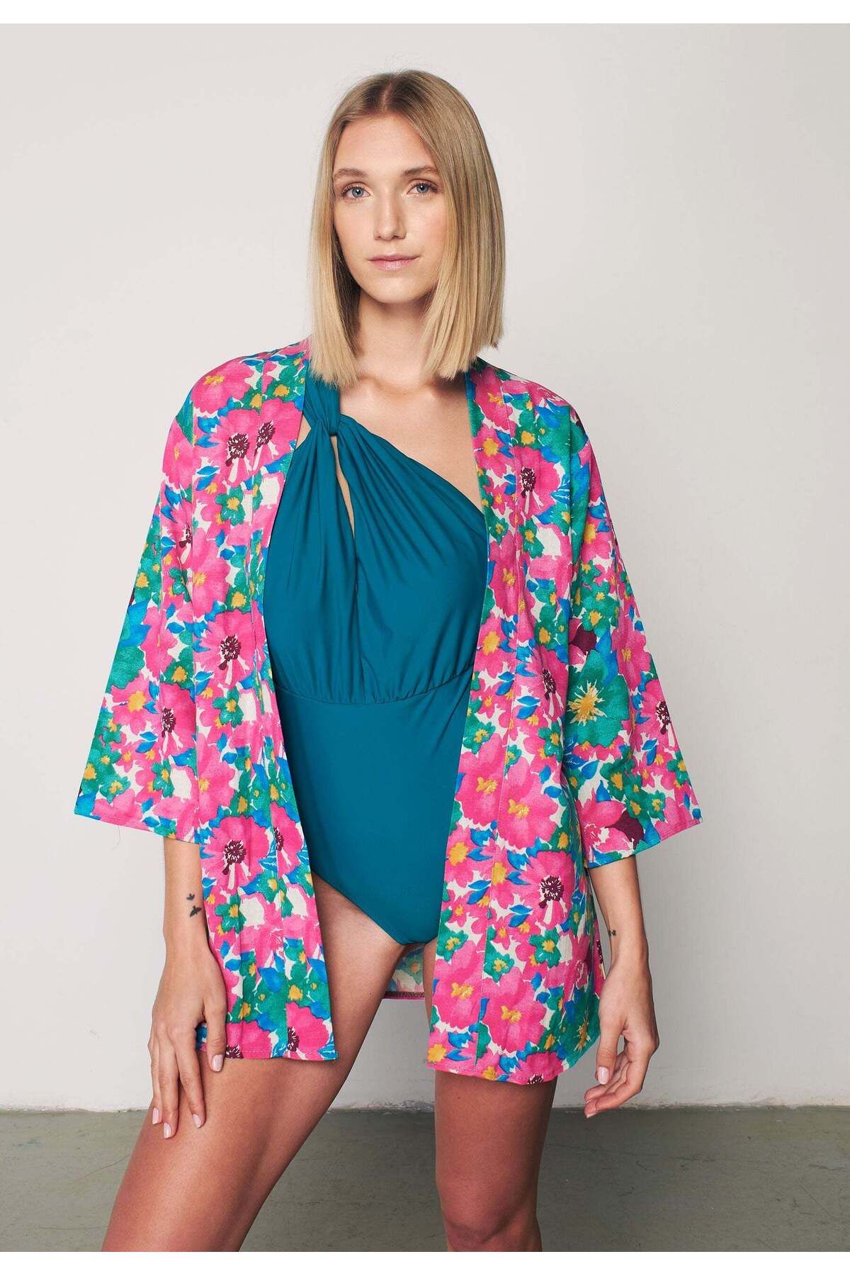 Apoint-Kimono mit Blumenmuster 1