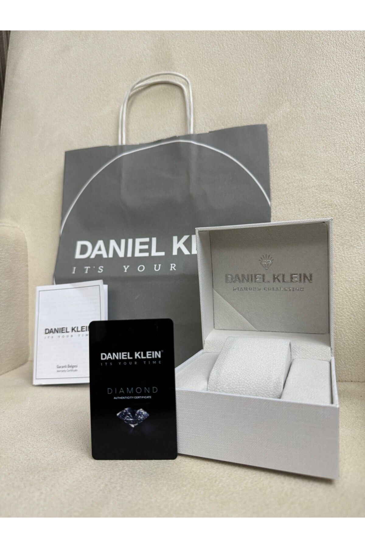 ساعت مچی زنانه Daniel Klein Diamond (CERTIFED) سری ویژه 28 میلی متری قاب طلایی صفحه سبز رنگ Dke.1.10742