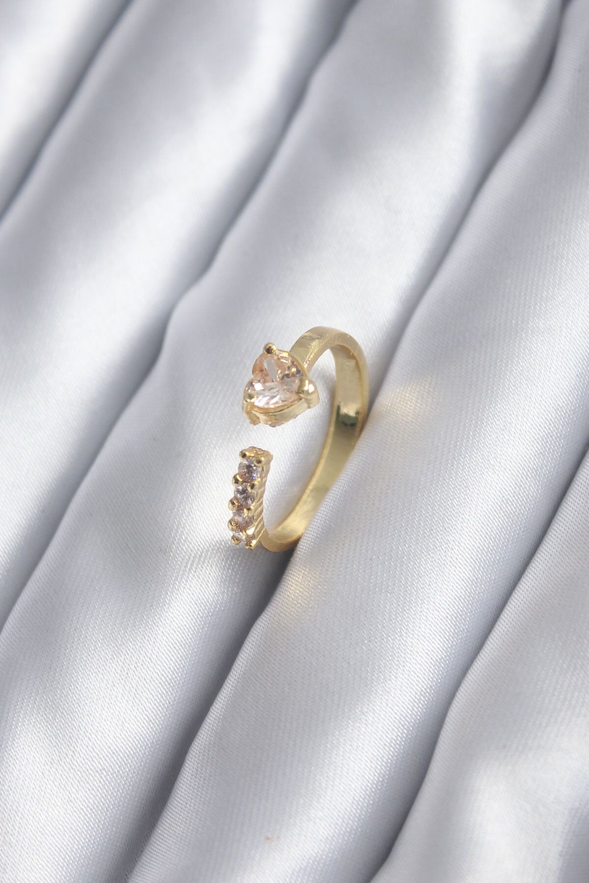 BZK ACCESSORİES Gold Renk Zirkon Taşlı Kalp Model Kadın Yüzük