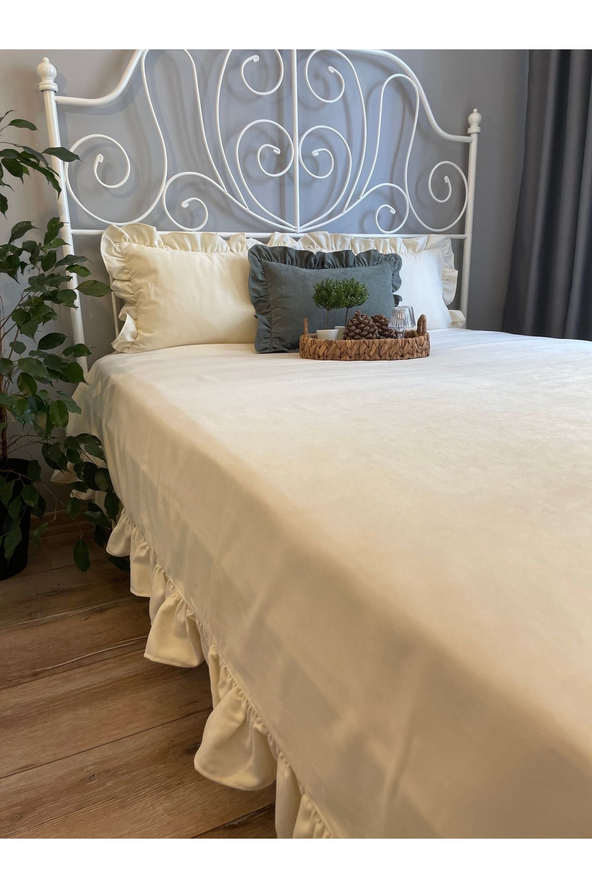 Decamor home-Ecru Ruffle Bedspread Double King Size Bedspread 2