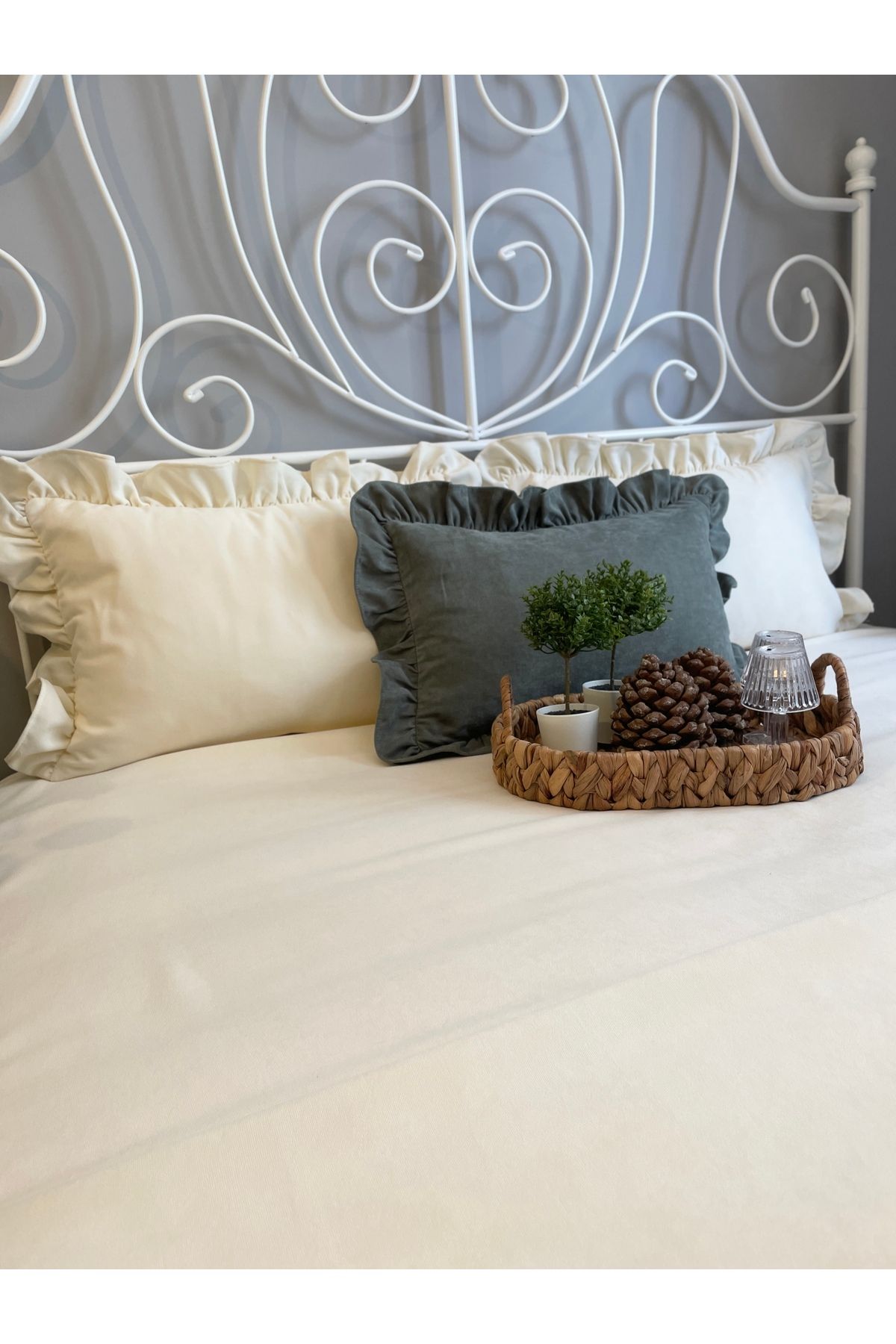 Decamor home-Ecru Ruffle Bedspread Double King Size Bedspread 4