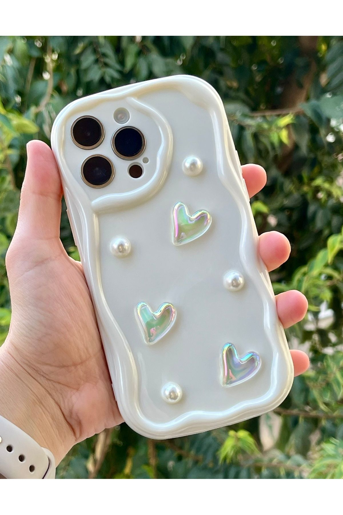 Iphone 11 Pro Max Uyumlu 3d Kabartma Kalpli ve İnci Taşlı Kamera Korumalı Lux Krem Kılıf