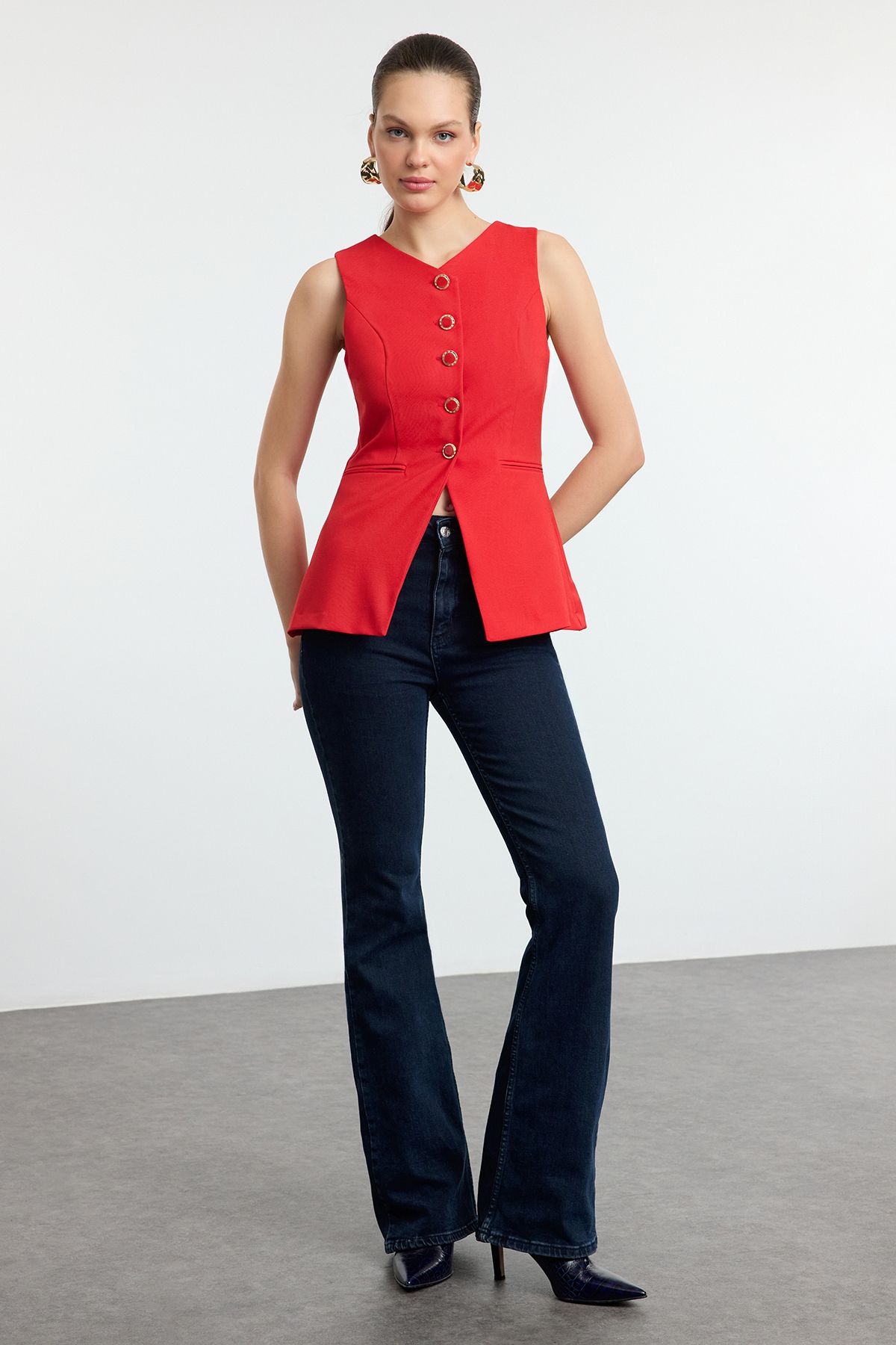 Trendyol Collection Rote gewebte Weste mit Rundhalsausschnitt - TWOAW25YE00074
