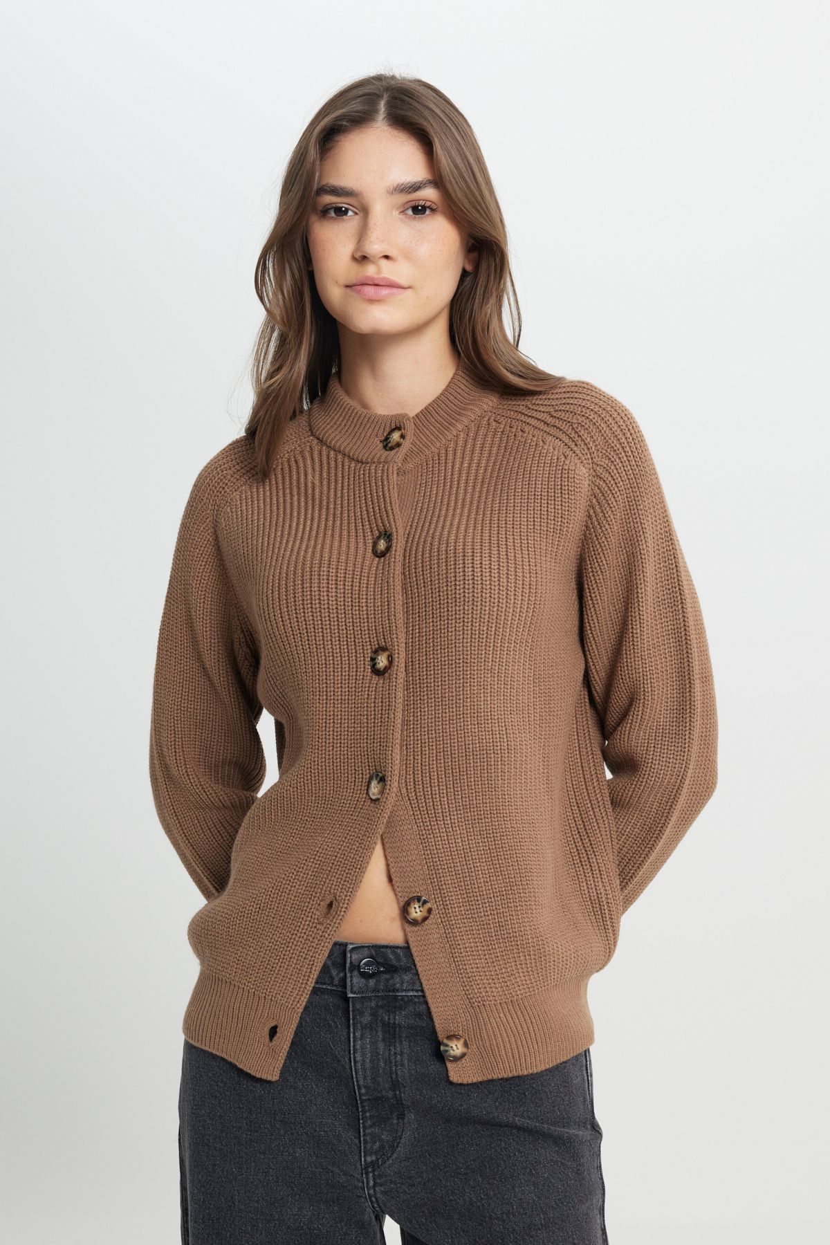 WRANGLER-Regular Fit Regular Cut Guziki Szczegółowy Młodzieżowy Uroczy Damski Sweter Kardigan Z Dzianiny Camel 2