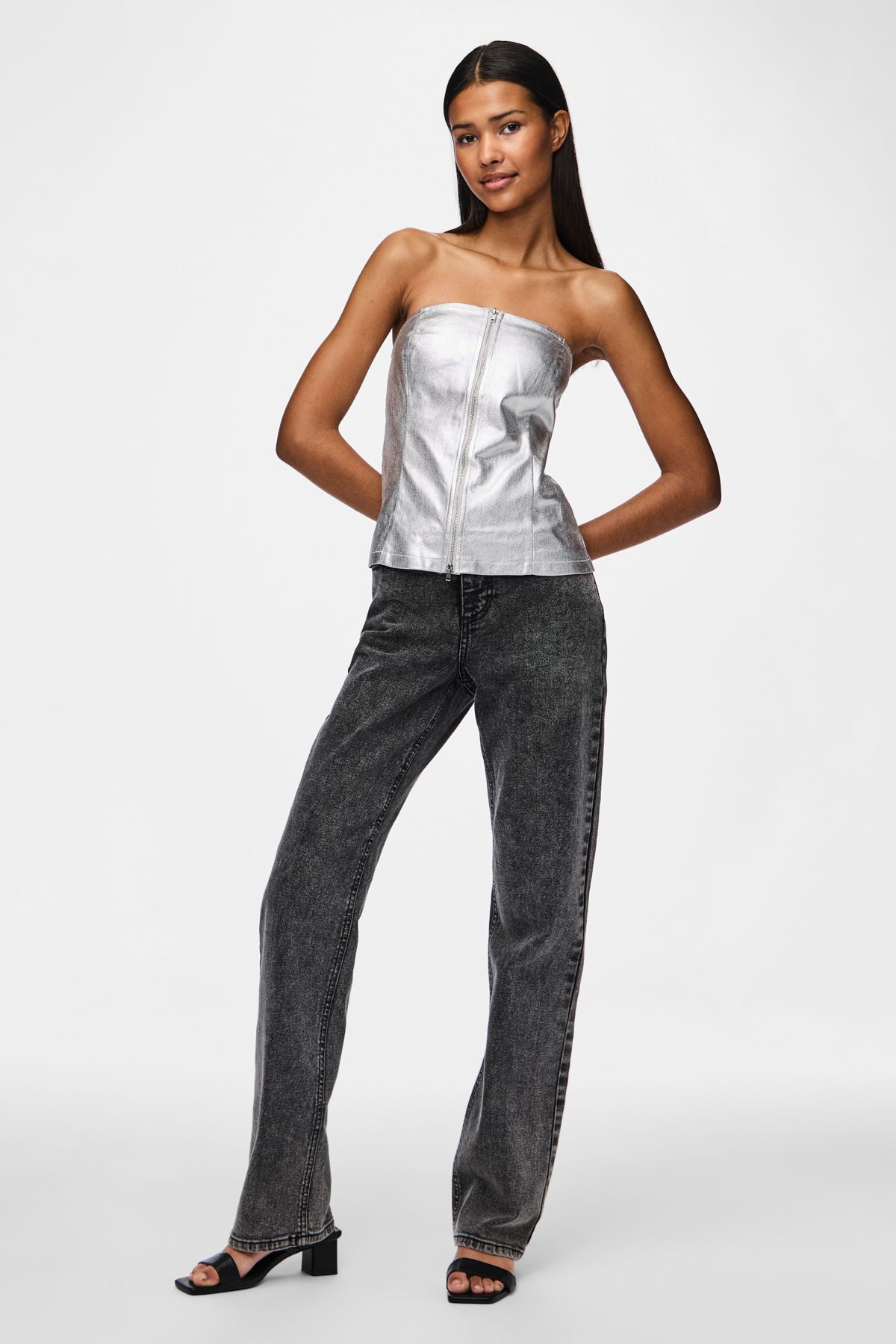 PIECES-WOV CO100 Model – Wiederaufgeschnittene Bluse mit offenem Halsausschnitt für Damen 5