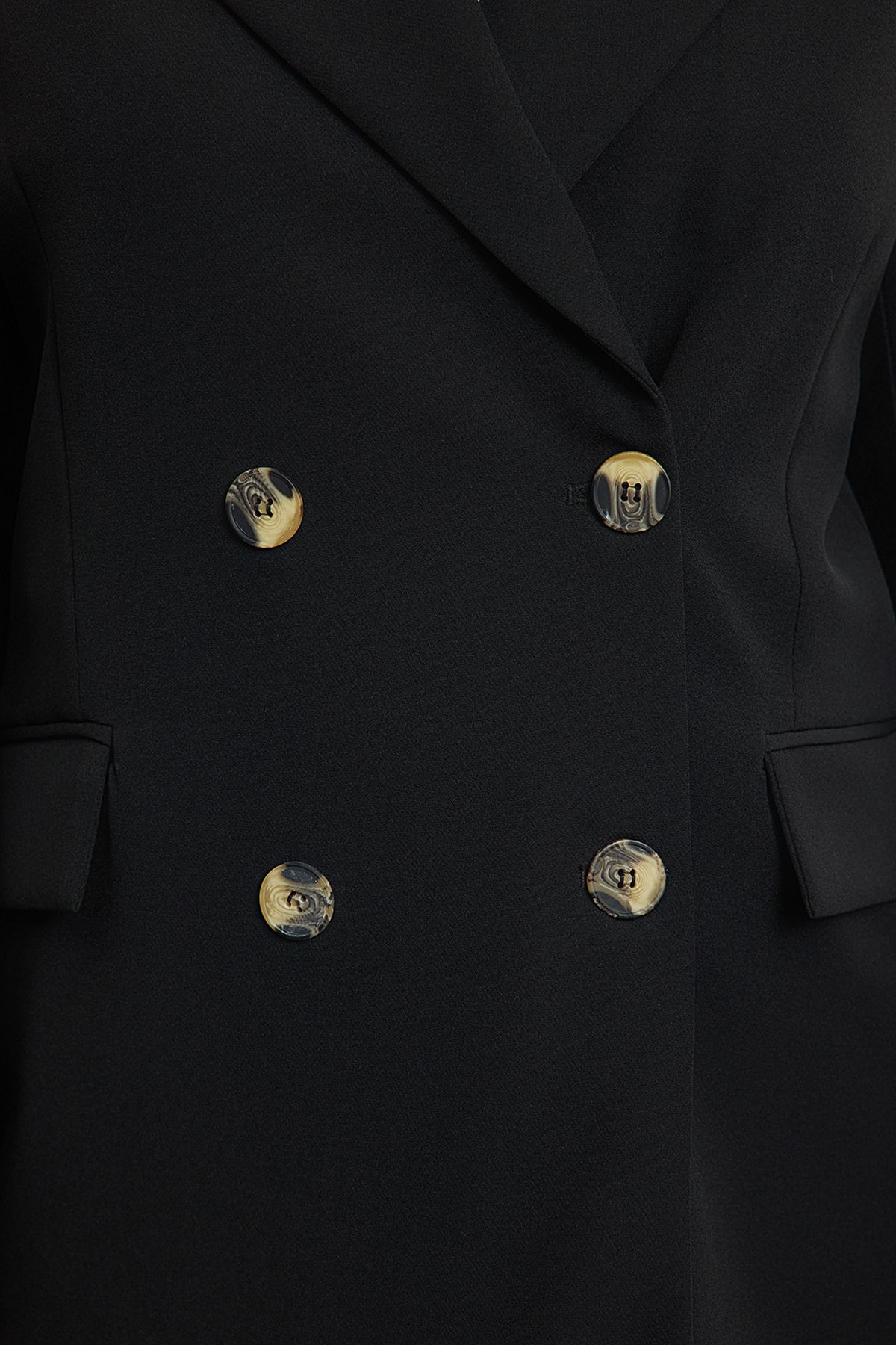 Trendyol Collection-Schwarzer, gefütterter, zweireihiger, gewebter Blazer in Übergröße TWOAW21CE0145 4