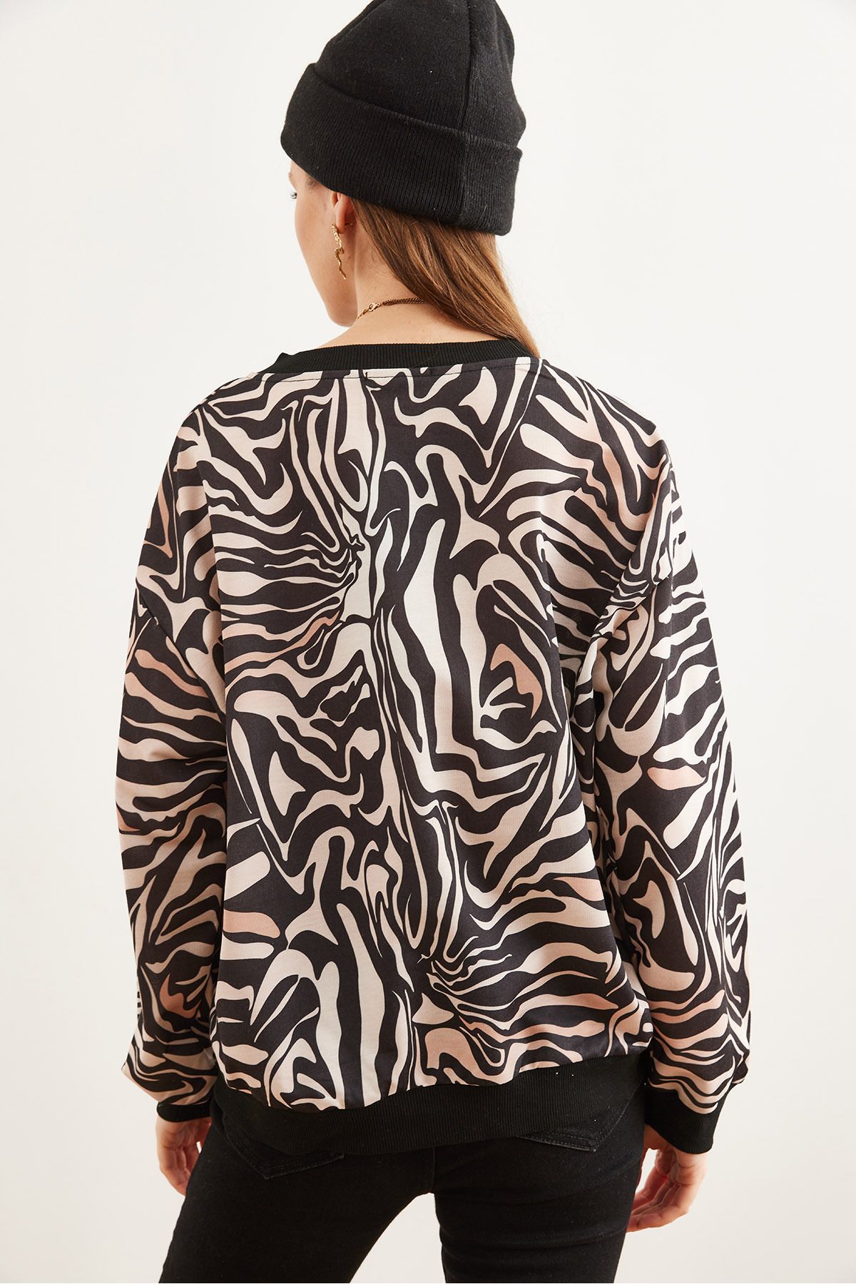 Olalook-Beige Sweatshirt with Zebra Pattern - Soft and Loose, Swt- 19000457 5