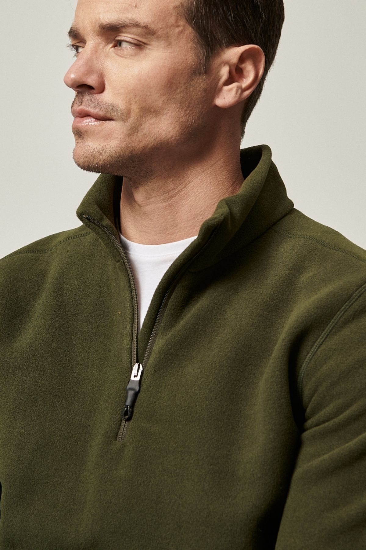 AC&Co / Altınyıldız Classics-Khakifarbenes, pillingfreies, kältebeständiges Fleece-Sweatshirt mit Standard-Passform und Stehkragen für Herren 7