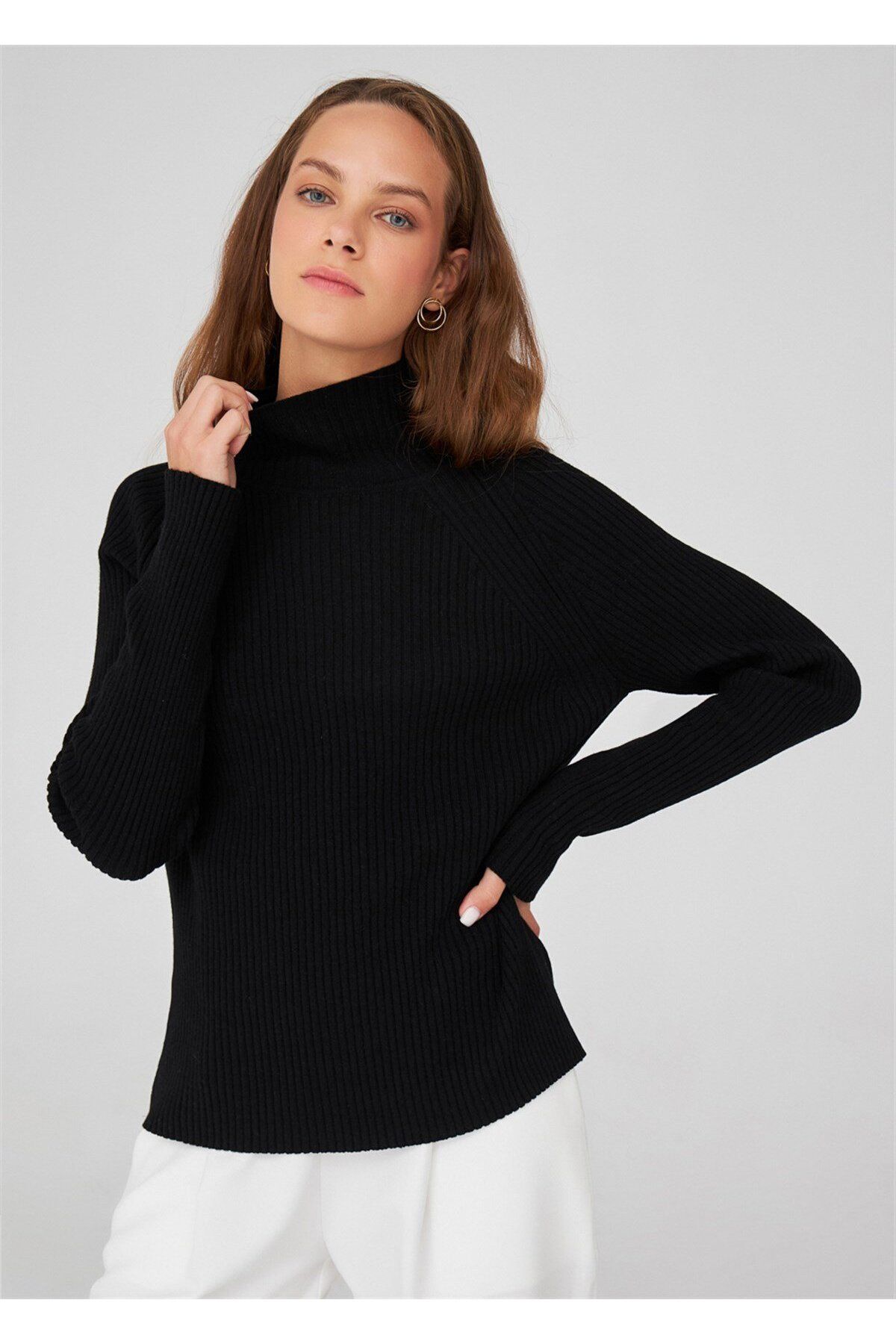 Peraluna-Fit Turtleneck Cashmere Blend Women's Knitwear Sweater - Black 2