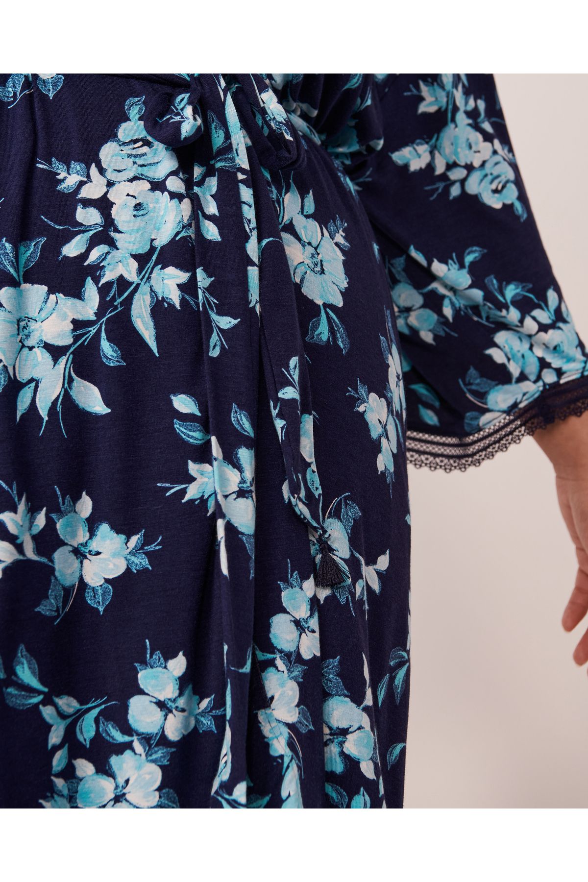 La Vie en Rose-Soft Jersey Lace Trim Kimono 3
