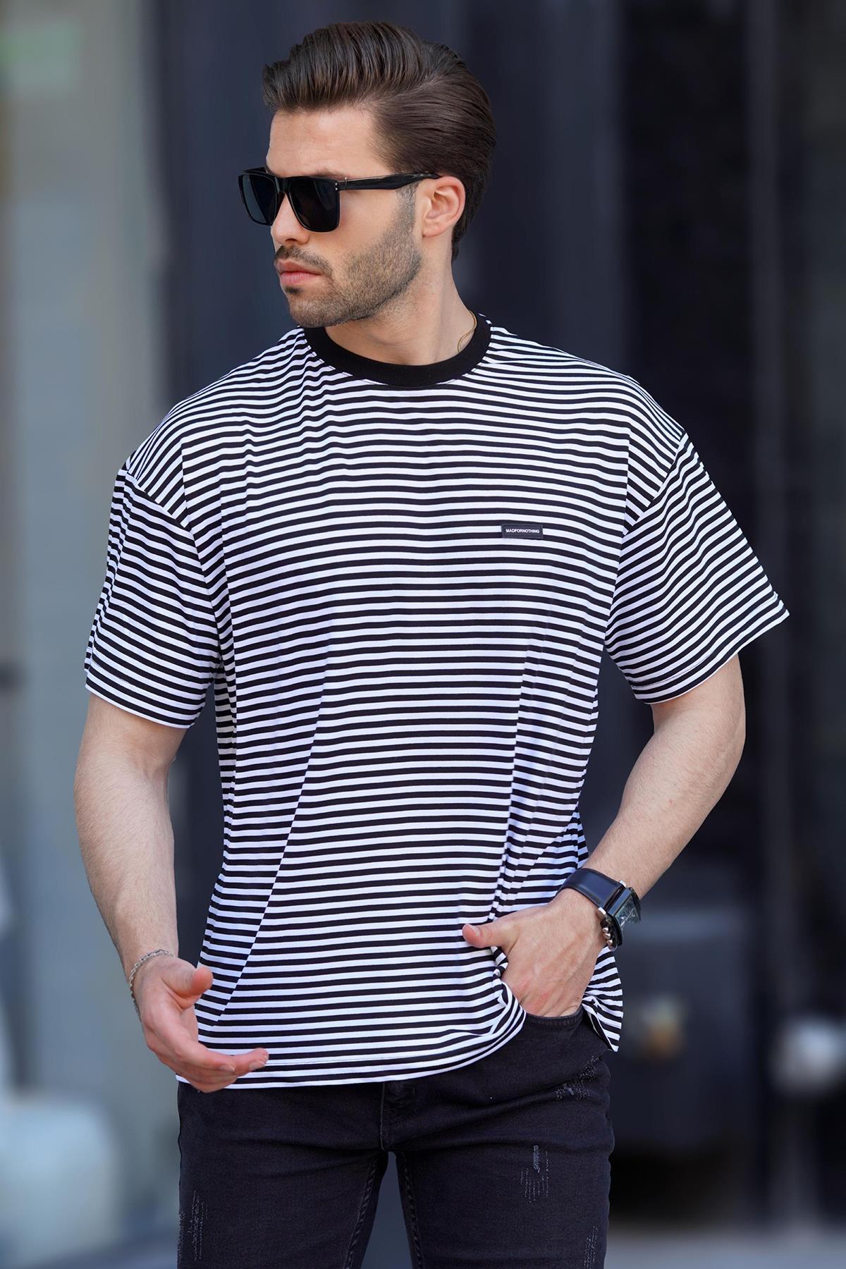 Madmext Siyah Bisiklet Yaka Çizgili Kısa Kollu Arma Detaylı Erkek T-shirt 7031 görsel 3