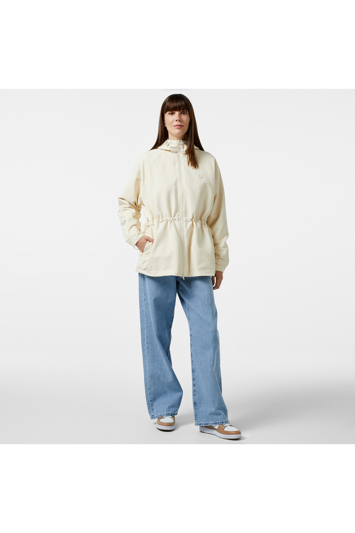 Lacoste Kadın Relaxed Fit Kapüşonlu Krem Yağmurluk görsel 4