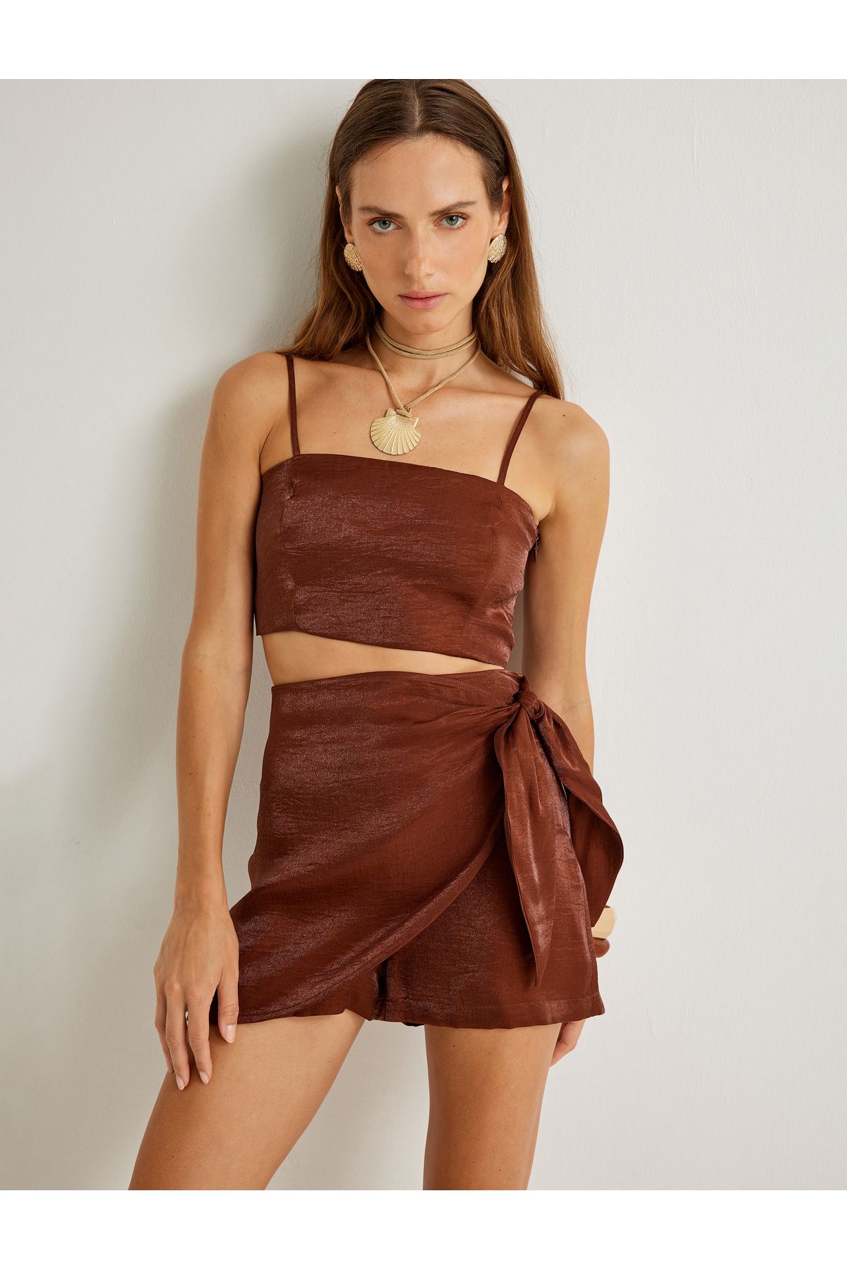 Koton Yeni Sezon Koton X Şahika Ercümen - Kruvaze Mini Şort Etek Parlak Lyocell Kumaş Slim Fit
