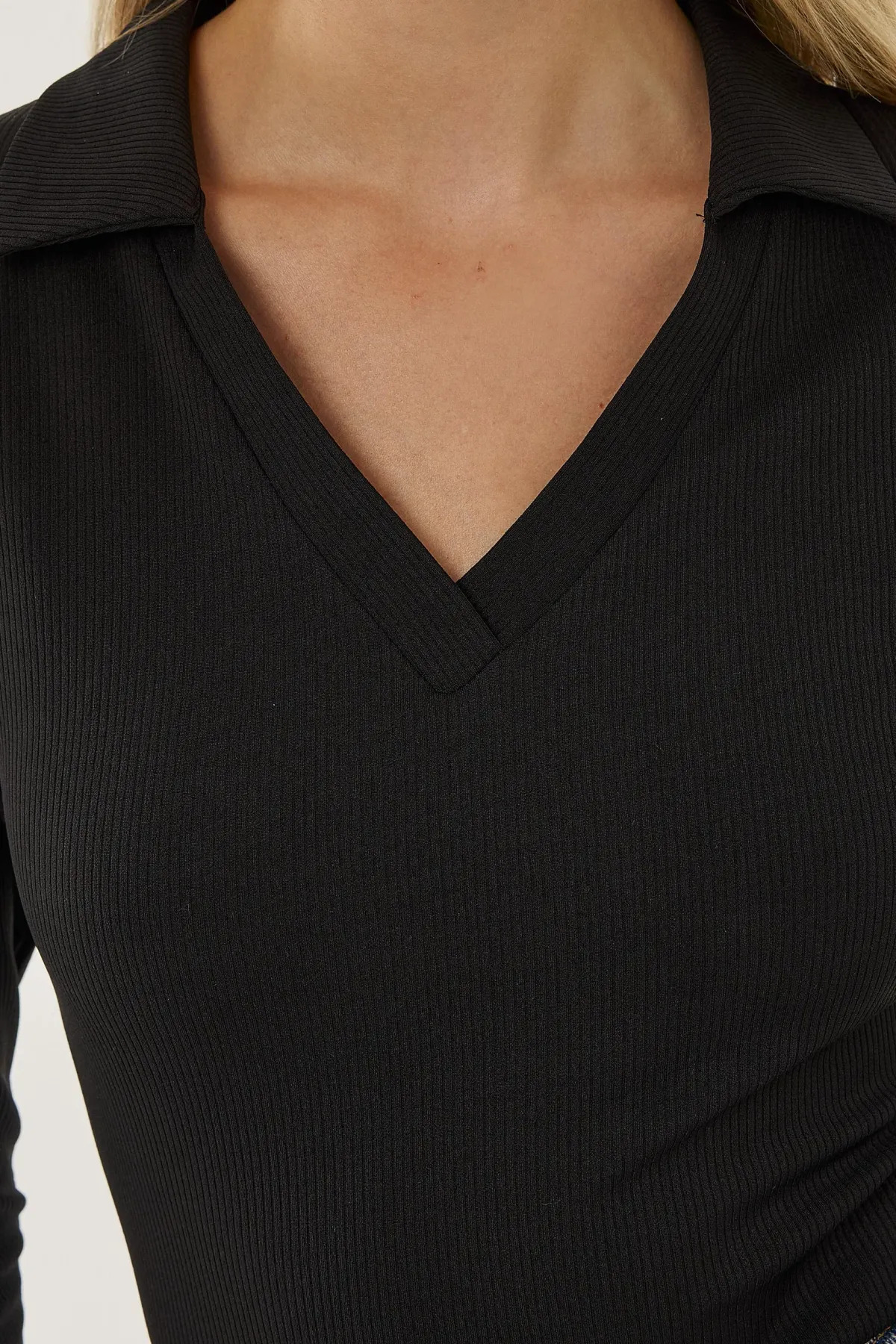 Hiccup-V-Neck Basic Top 7