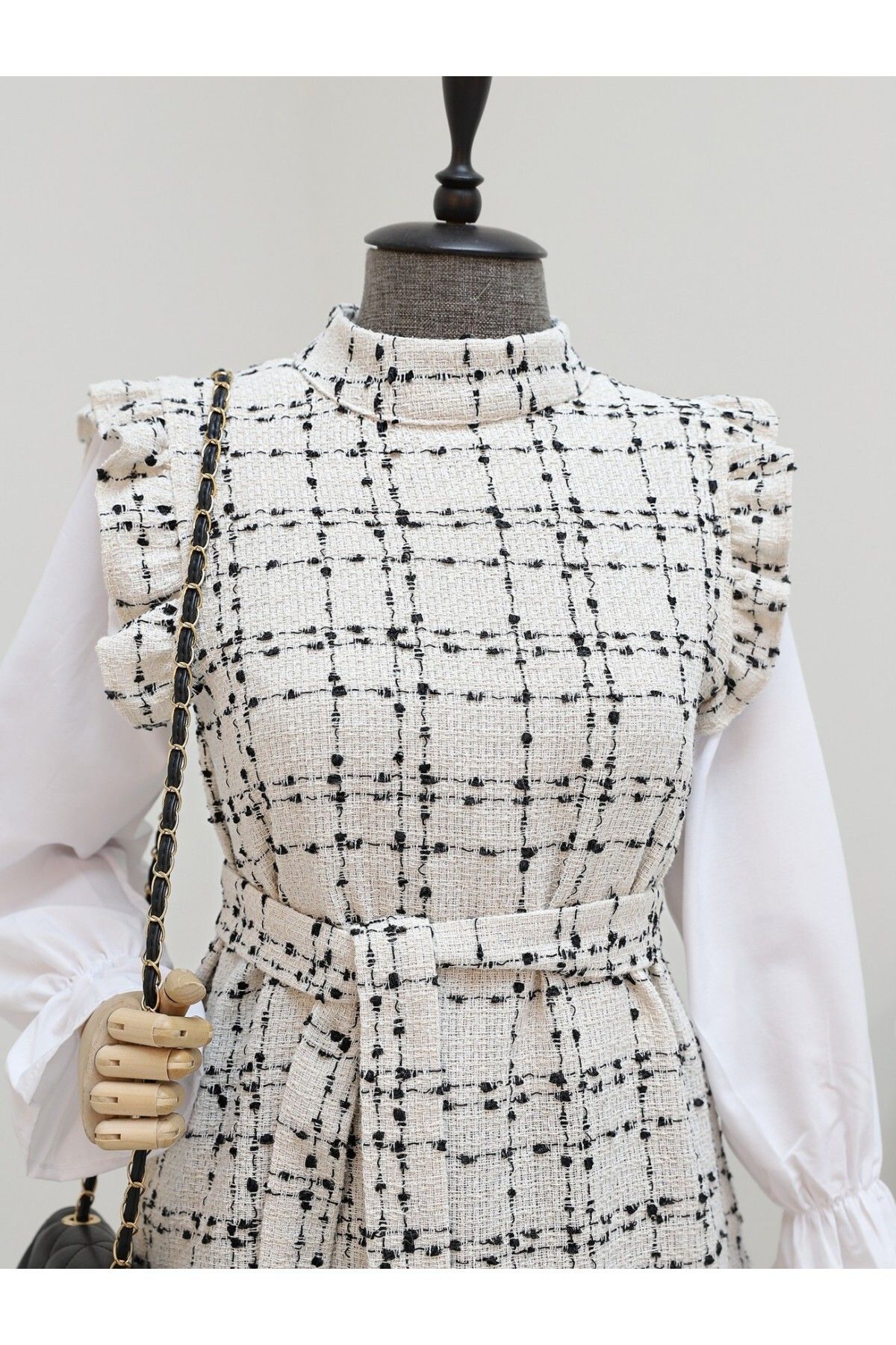 Modamorfo-Tuvit-Gilet mit Rüschenärmeln und Gürtel 3