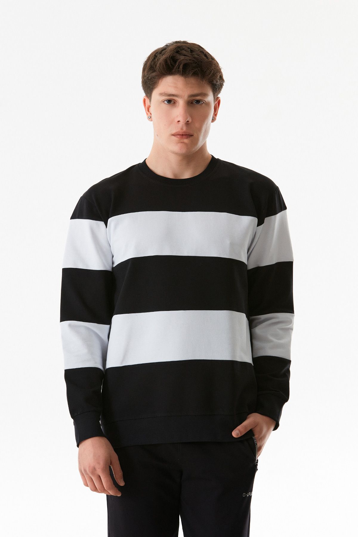 Fulla Moda-Color Blocked Crew Neck Sweatshirt 1