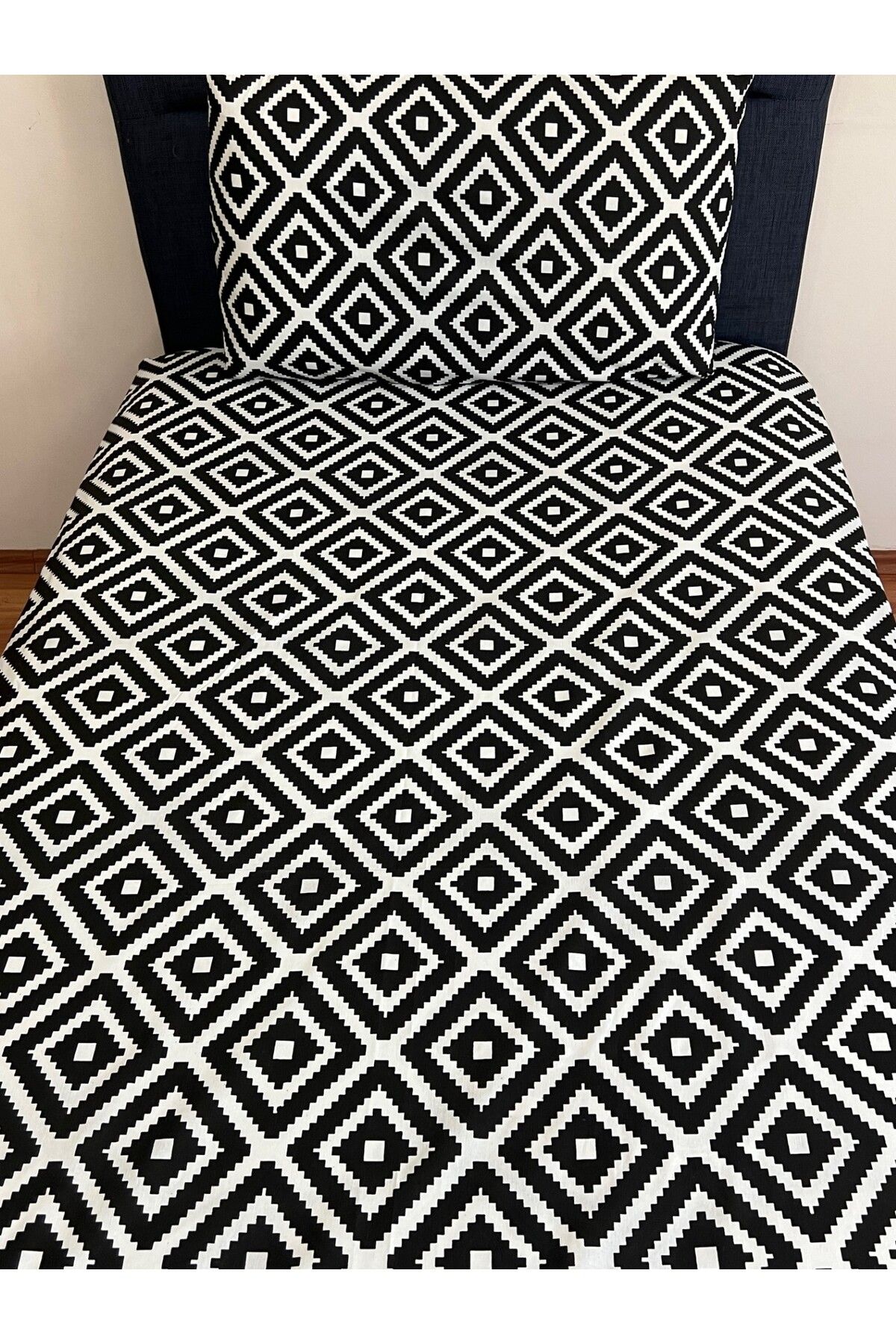 Touch-Fitted Elastic Sheet Set (Pillowed) Single Double Black White Geometric Pattern 4