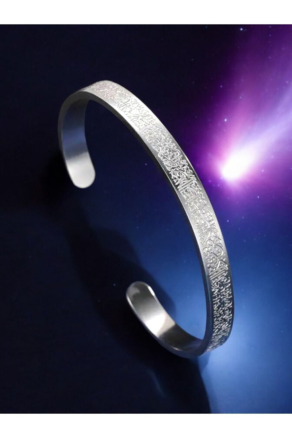 un bar en acier inoxydable écrit sur layalel un bracelet dhommefemme