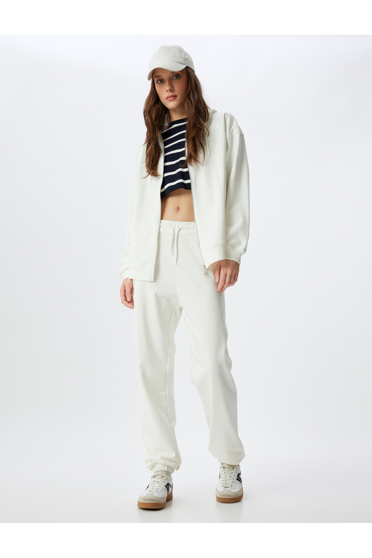 Koton  Uzun Kollu Üç İplik Pamuklu Fermuarlı Kapşonlu Sweatshirt - Görsel 2