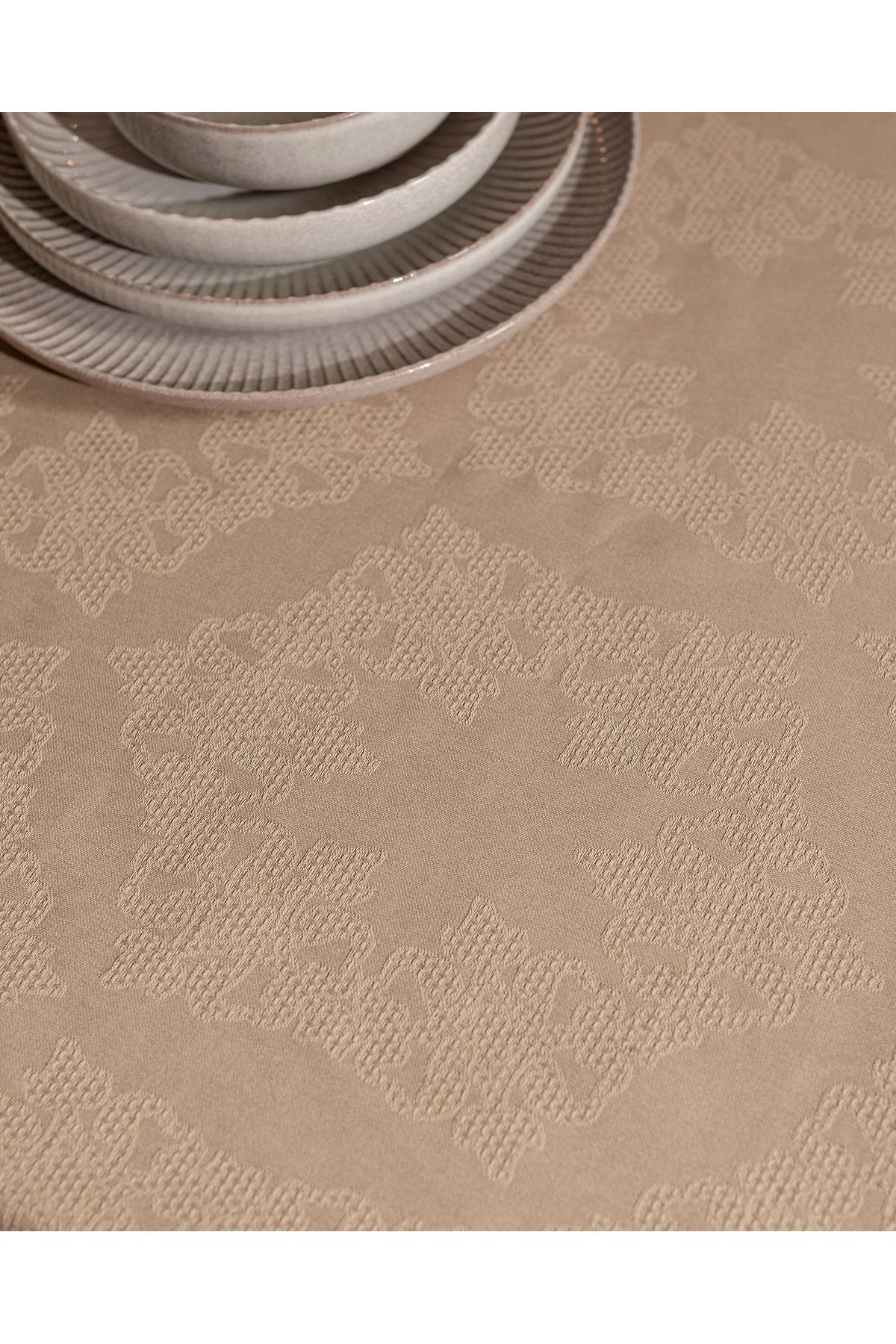 رومیزی نود پارچه میز Lavinia بژ 160x300 سانتی متر Madame Coco