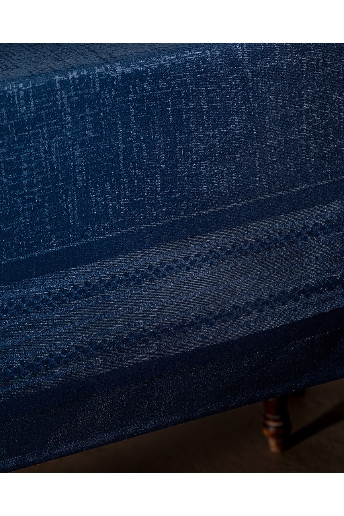 رومیزی آبی سفره Livron Blue Navy 160x300 سانتی متر Madame Coco