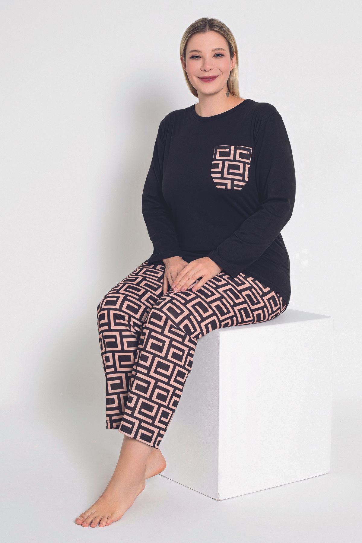 MyBen-Set de pijamale pentru femei cu model labirint negru - mânecă lungă B-42 3